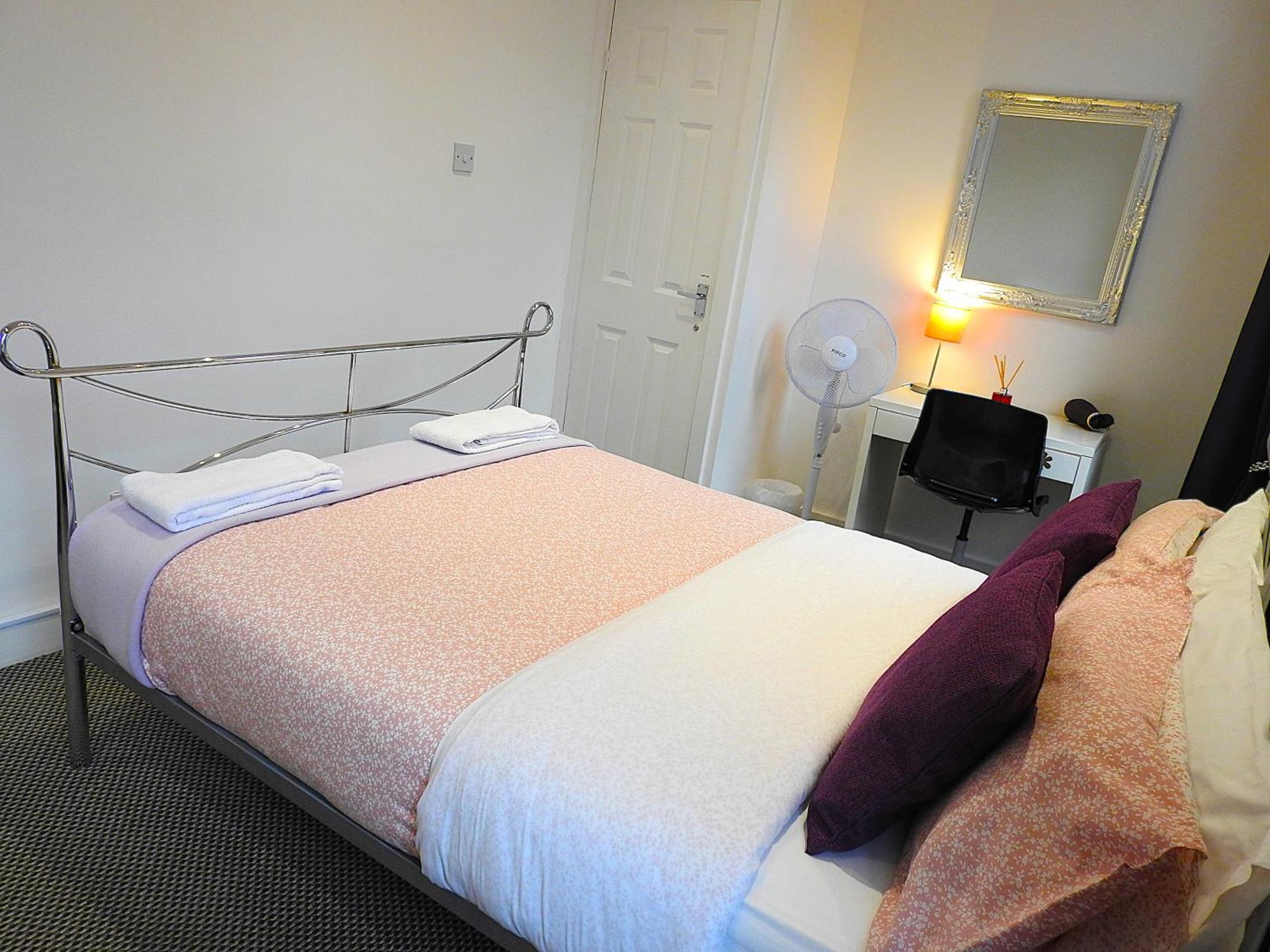 Make Yourself At Home! 34aa Leeds (West Yorkshire)