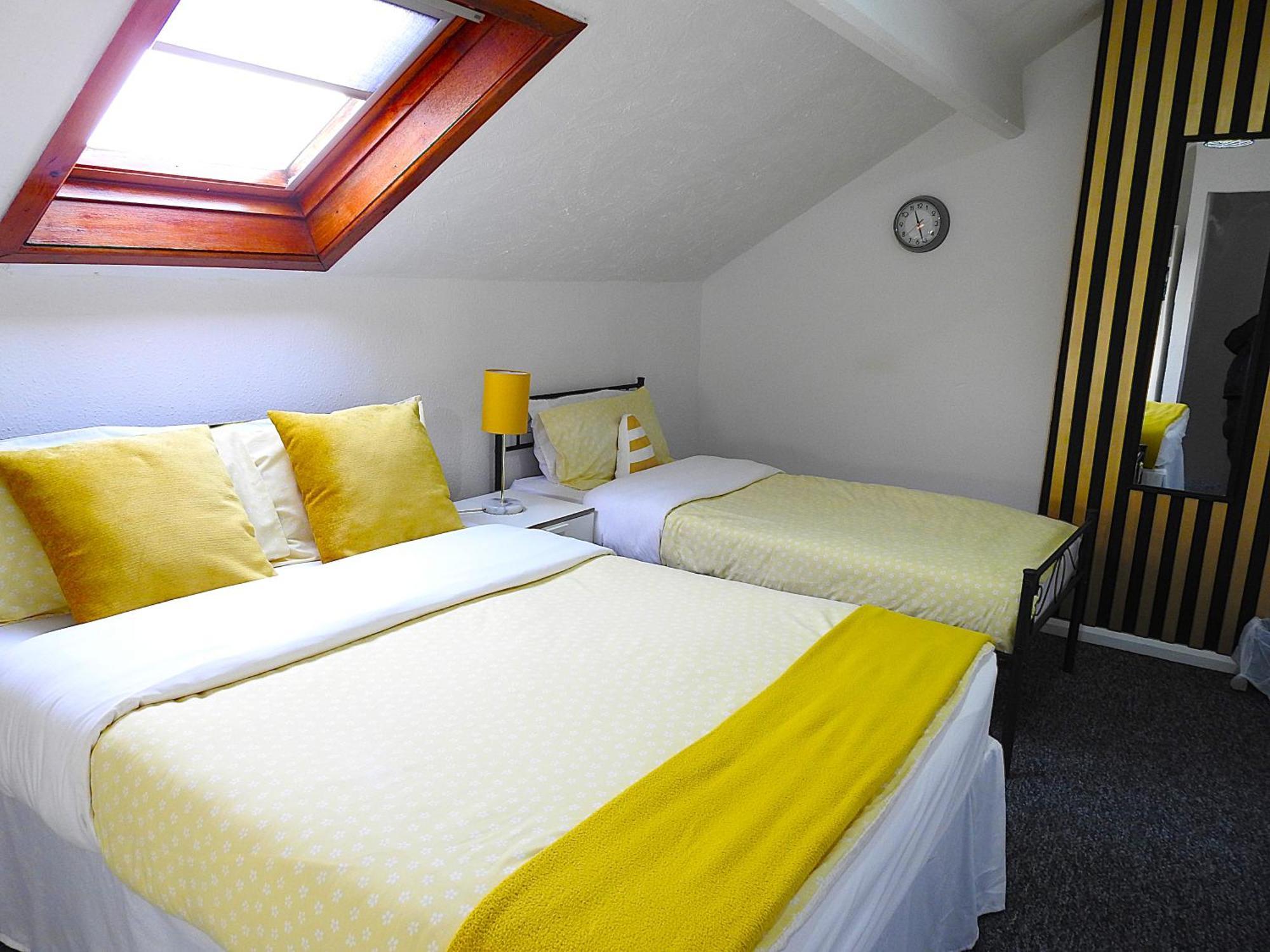 Be Our Guest! Stylish-free Parking-central Location Apartment *