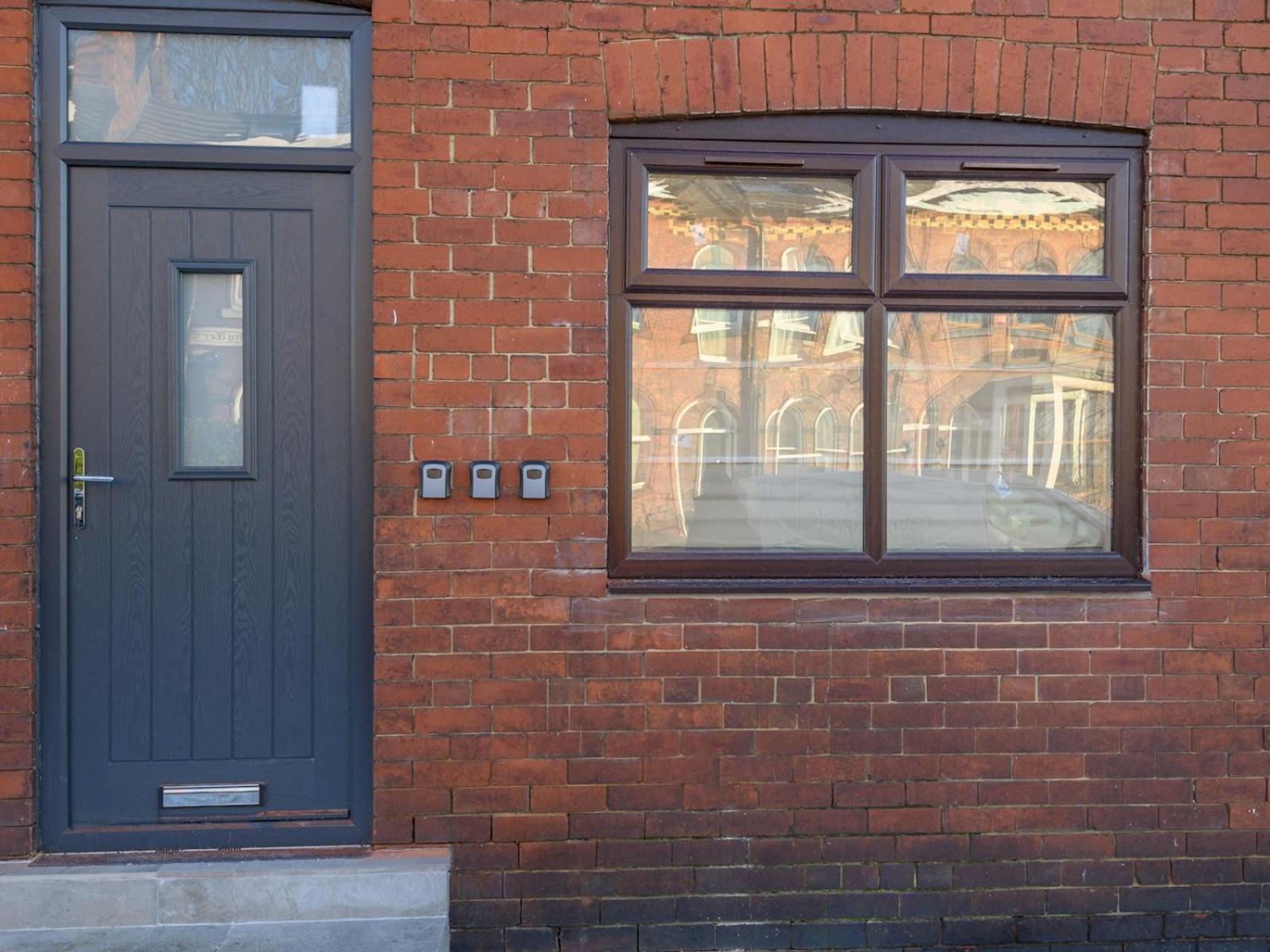 Pass The Keys Blooms In Lower Wortley - Couples Hideout *
