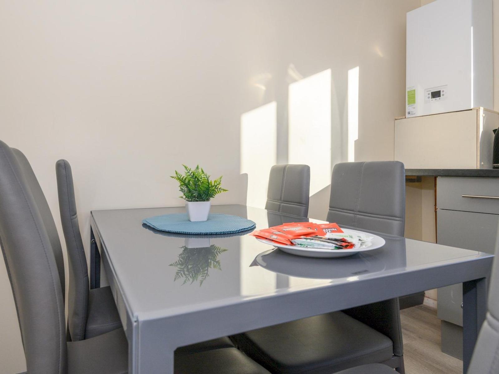Pass The Keys Lower Wortley 1 - Couples Paradise Apartment *