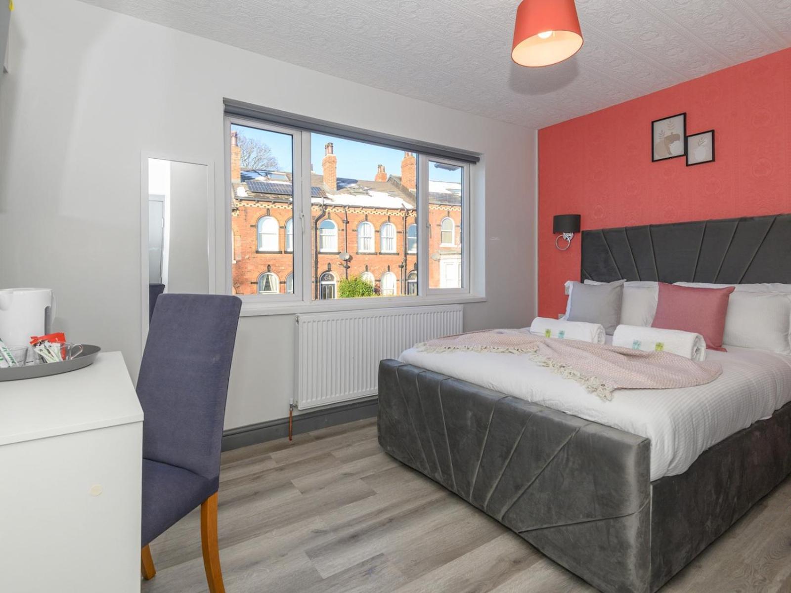 Pass The Keys Lower Wortley 1 - Couples Paradise Apartment *