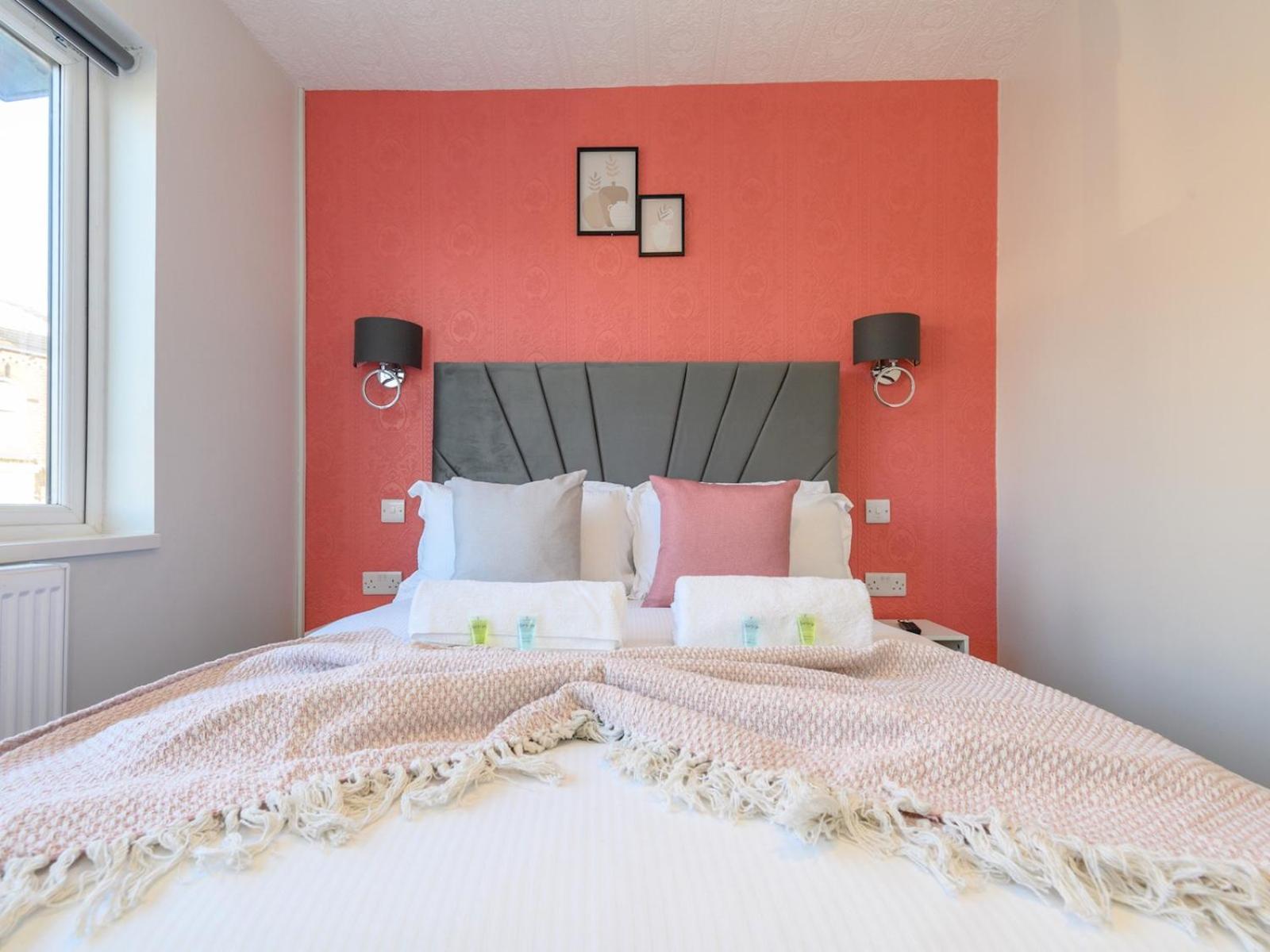 Pass The Keys Lower Wortley 1 - Couples Paradise Apartment Leeds (West Yorkshire)