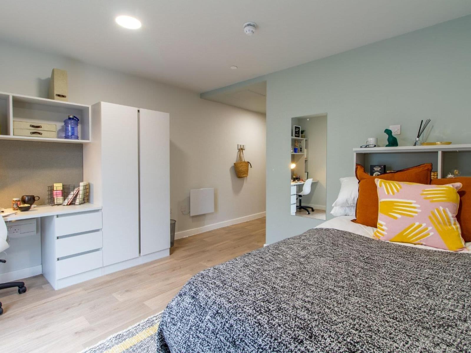 For Students Only Ensuite Bedrooms At The Refinery In Leeds