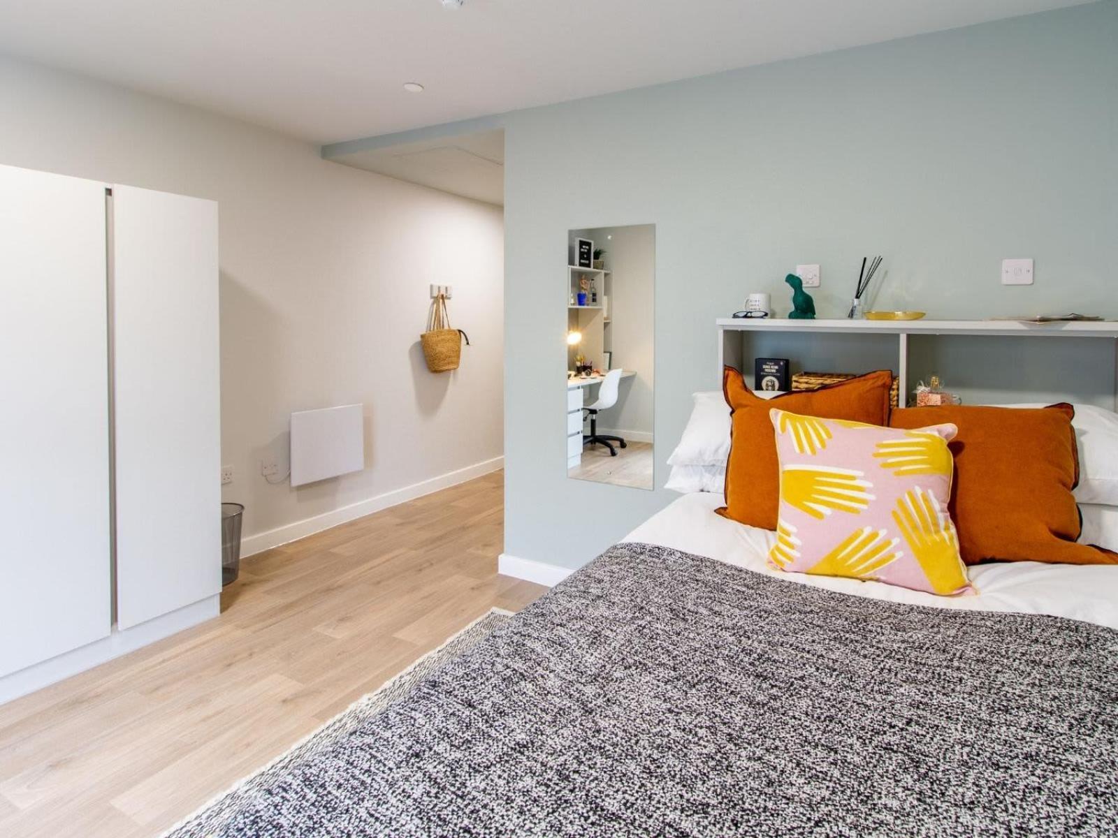 Apartment For Students Only Ensuite Bedrooms At The Refinery In Leeds *