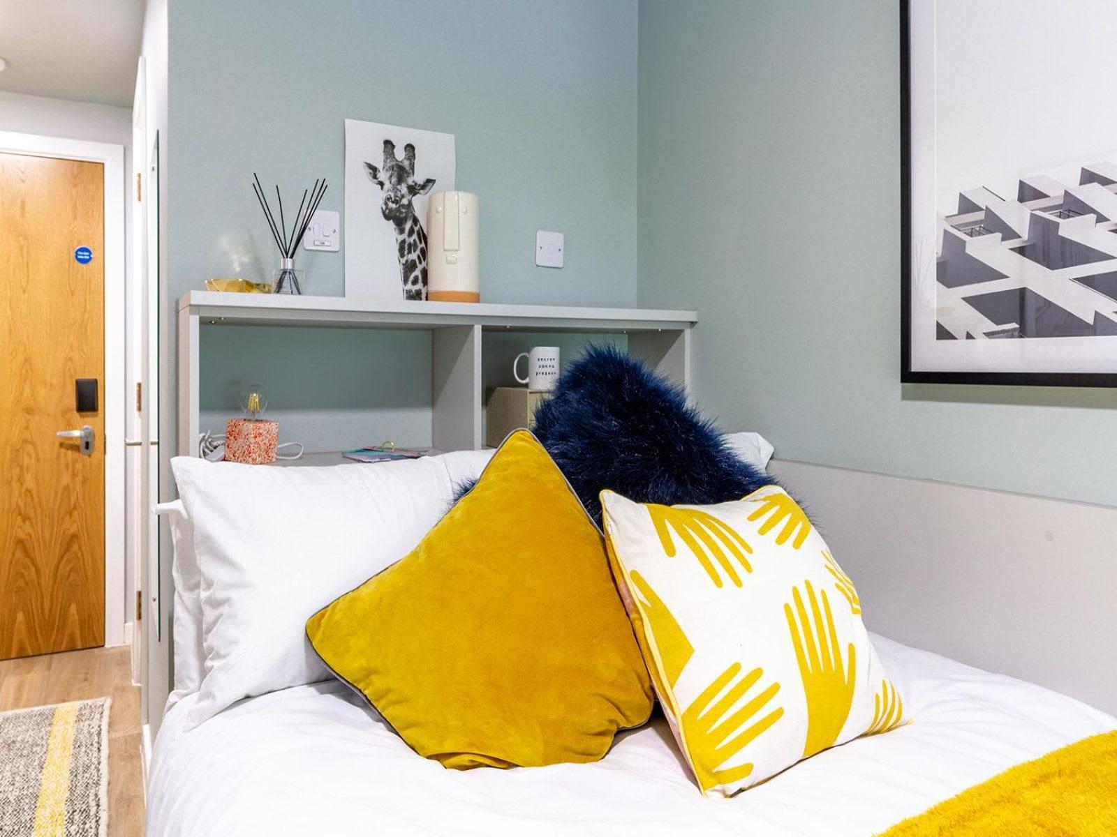 For Students Only Ensuite Bedrooms At The Refinery In Leeds