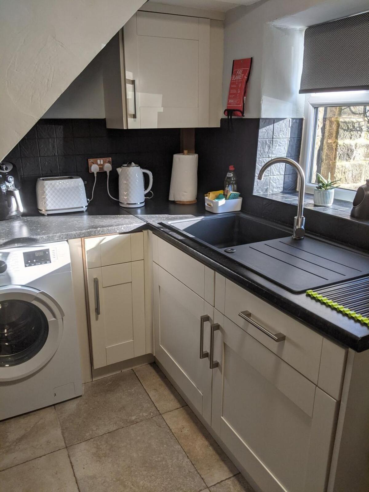 1 Hillside * Leeds (West Yorkshire)