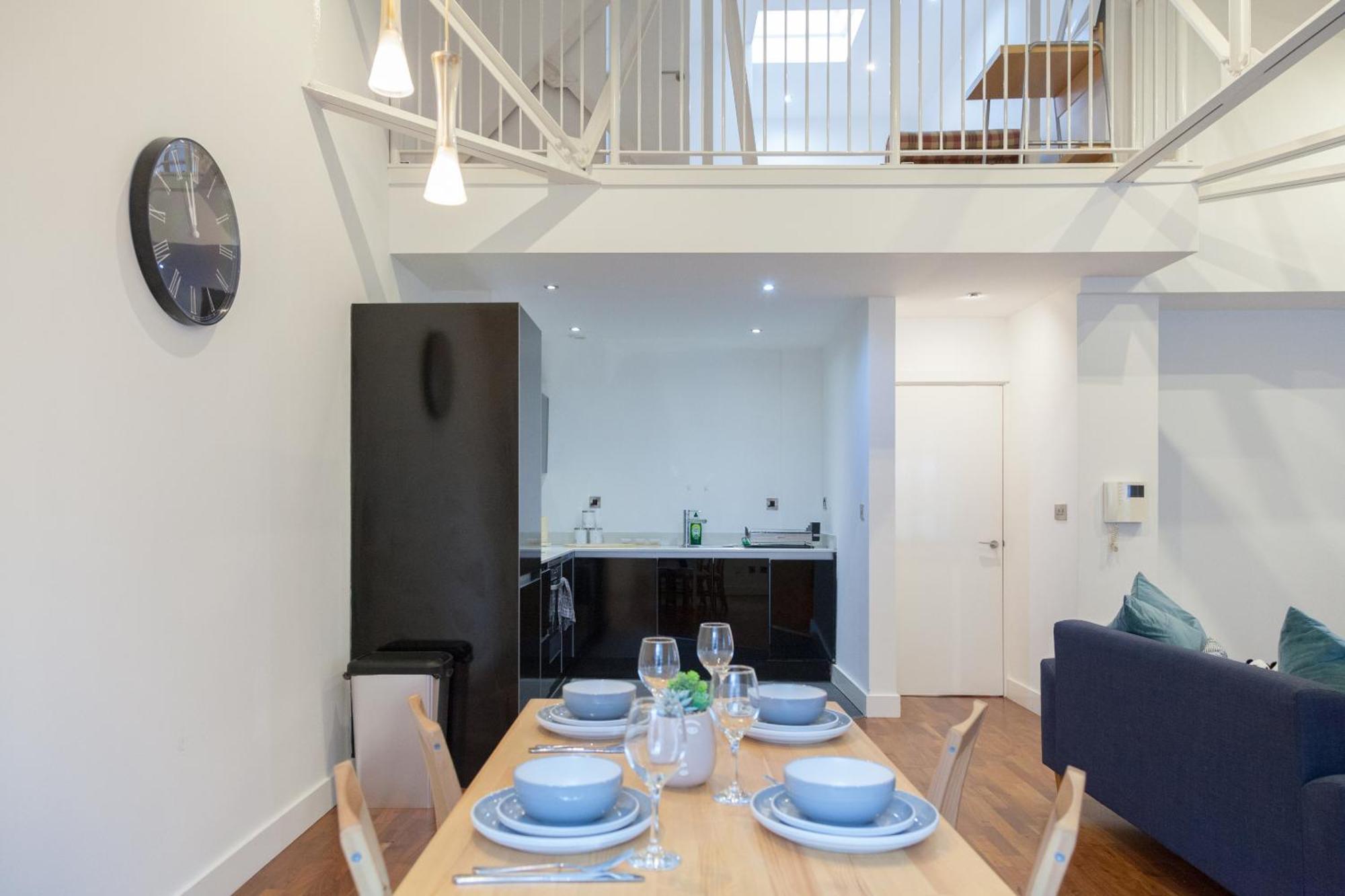 Centre Penthouse Apartment *