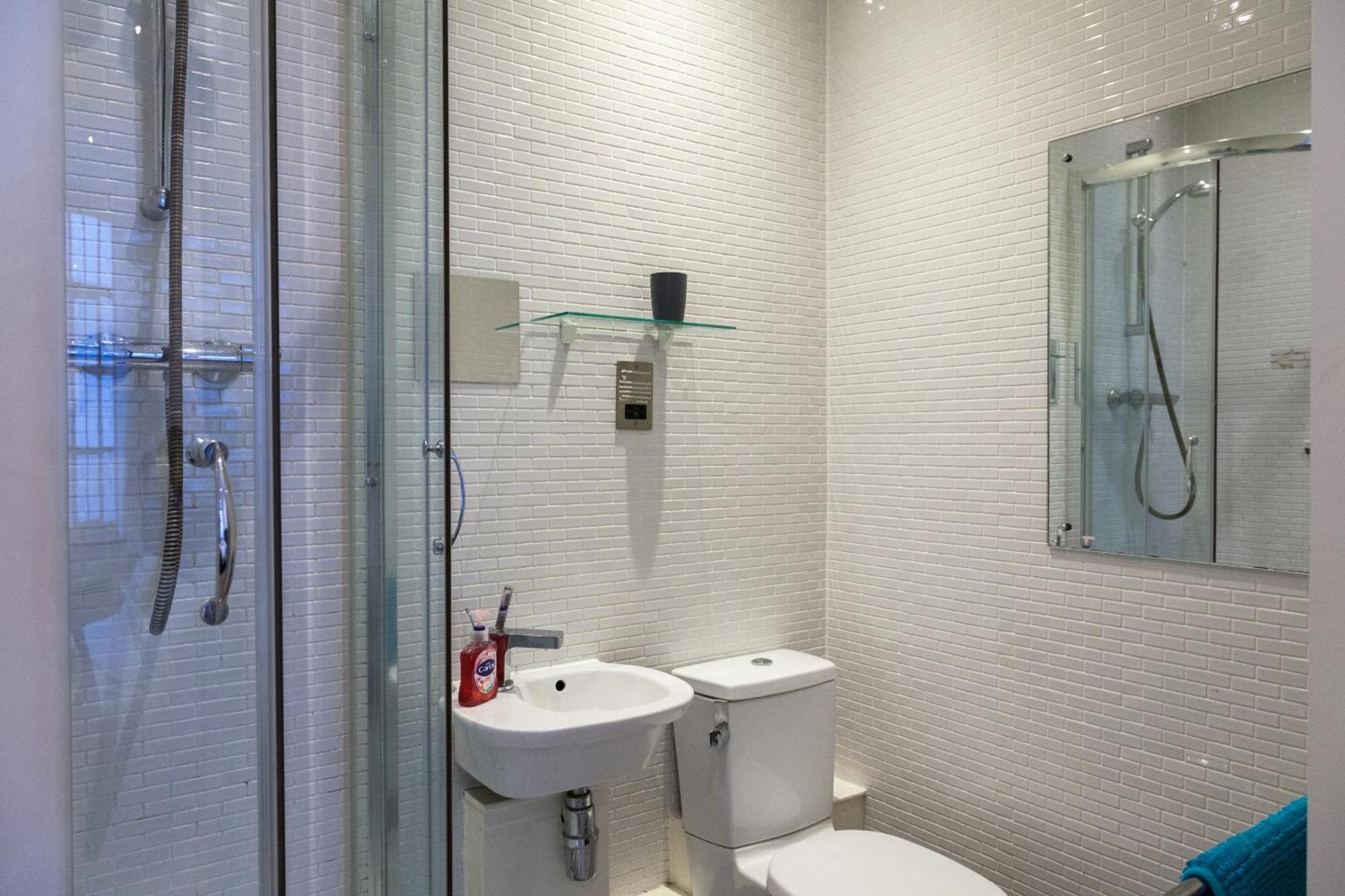 Centre Penthouse Apartment *