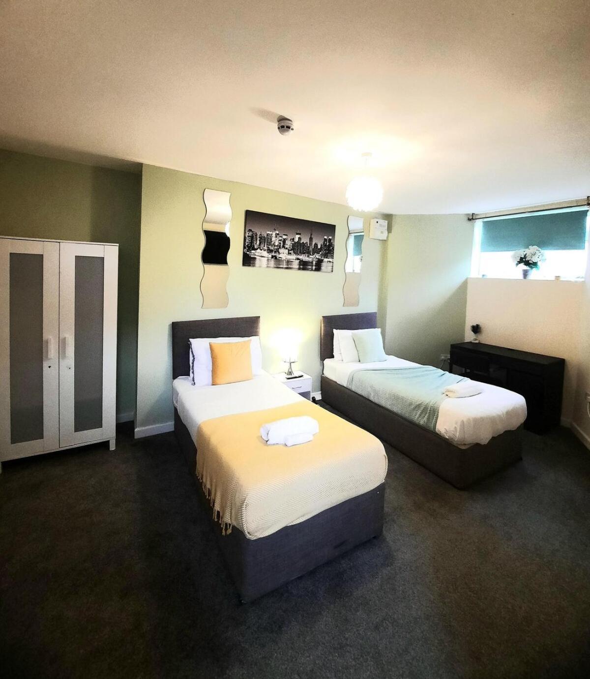 Comfy Lower Ground In Holiday home Leeds (West Yorkshire)