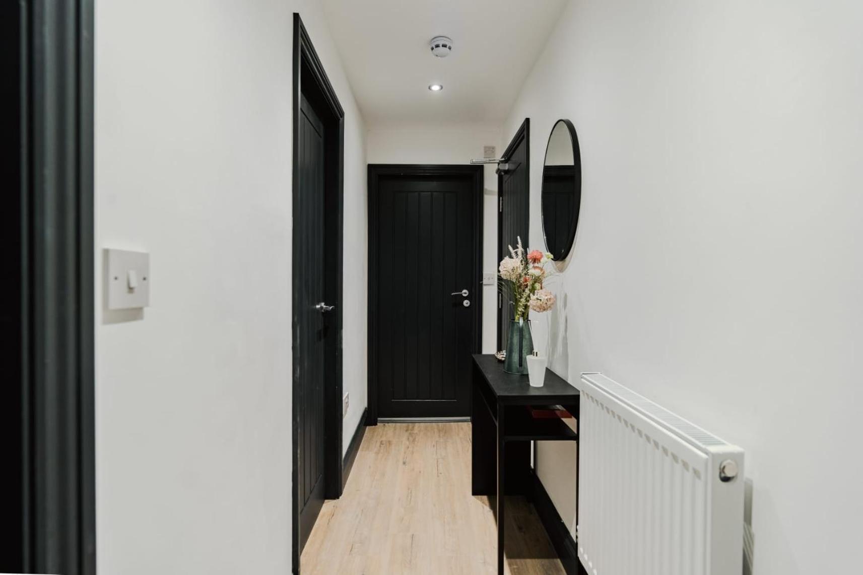 Stunning Skyview 2br Flat , Fast Wifi - Away From Apartment