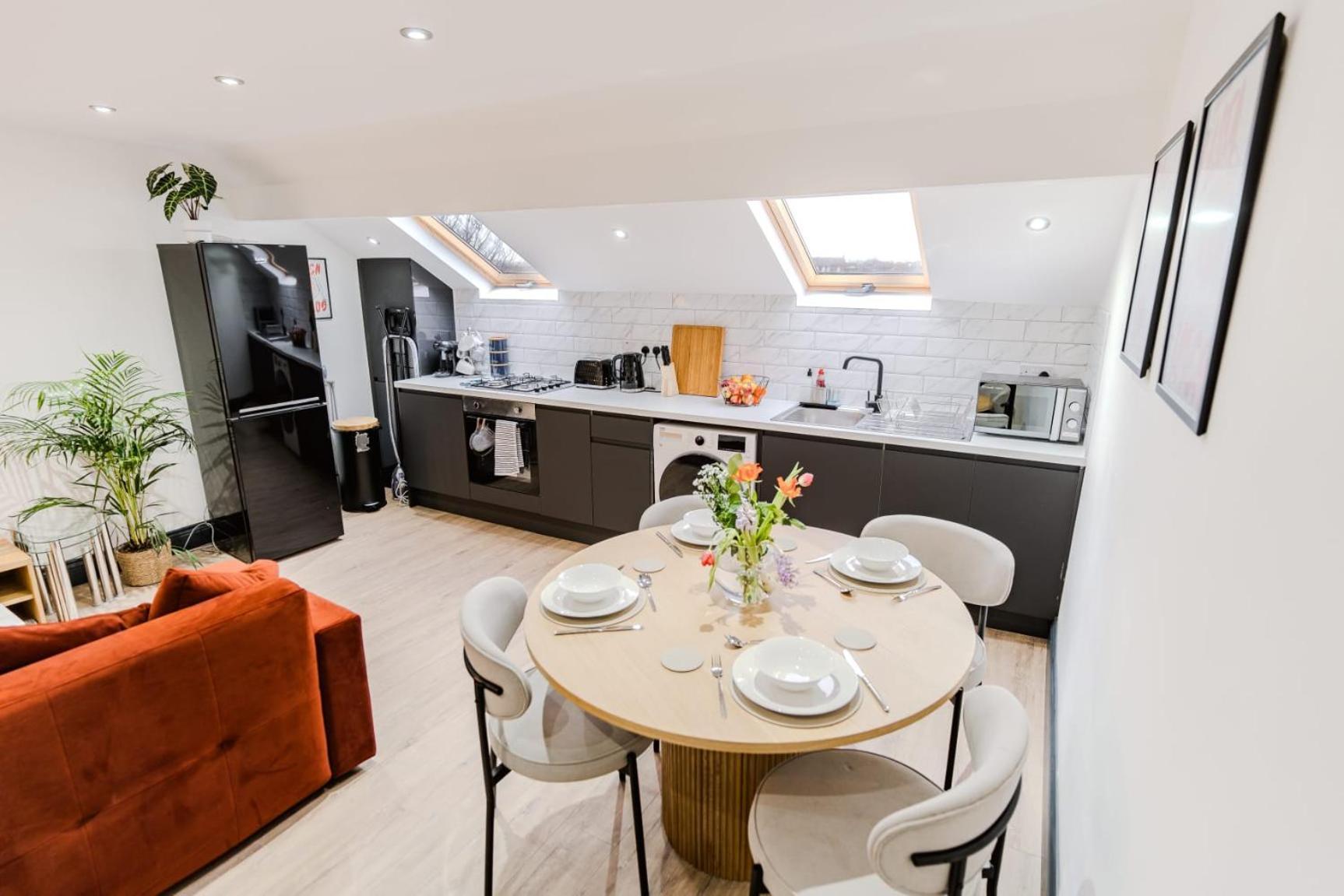 Apartment Stunning Skyview 2br Flat , Fast Wifi - Away From *