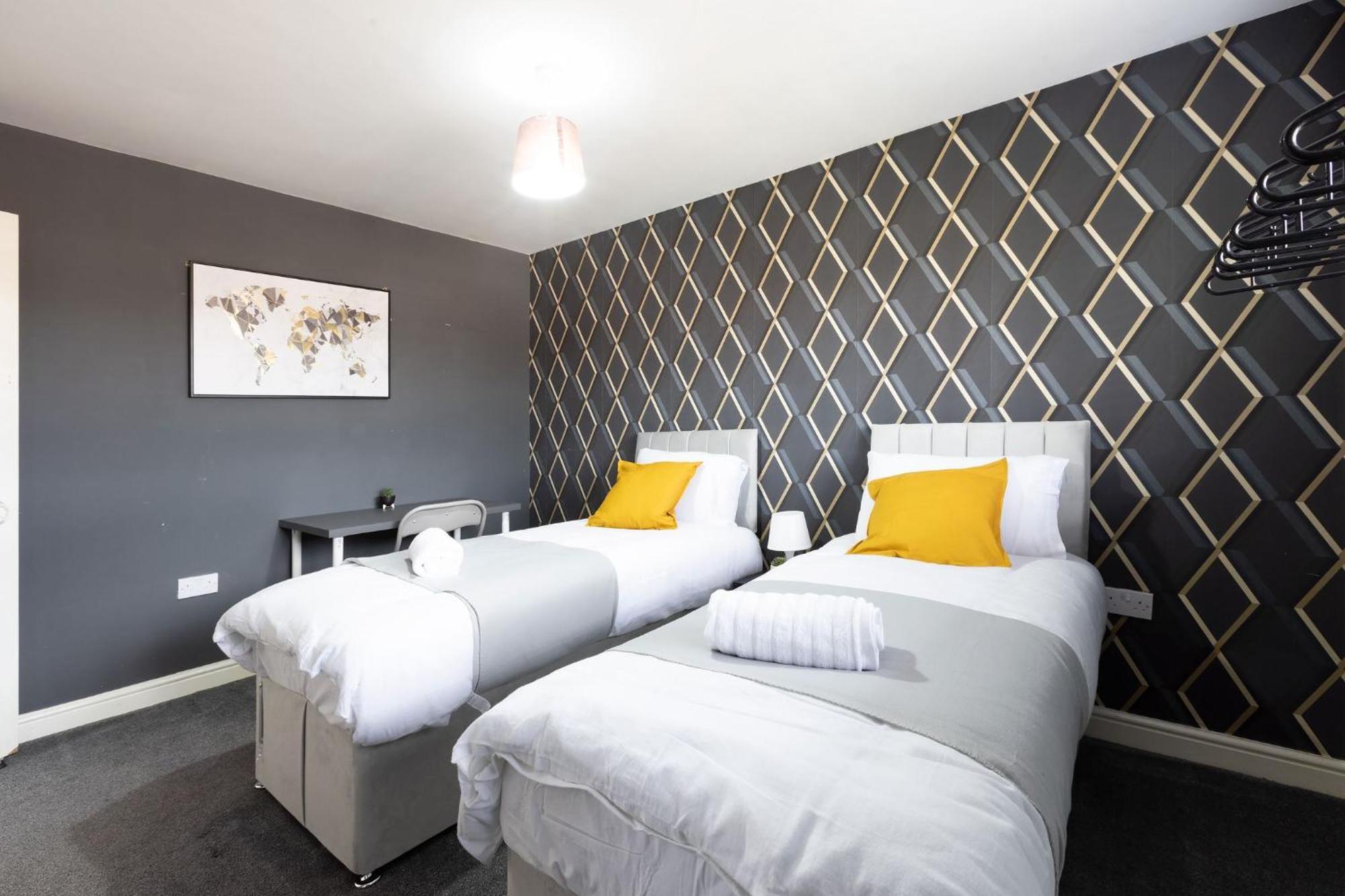 Apartment Large Contractor House/ Fits 10/ Free Parking/discount Long Term Leeds (West Yorkshire)