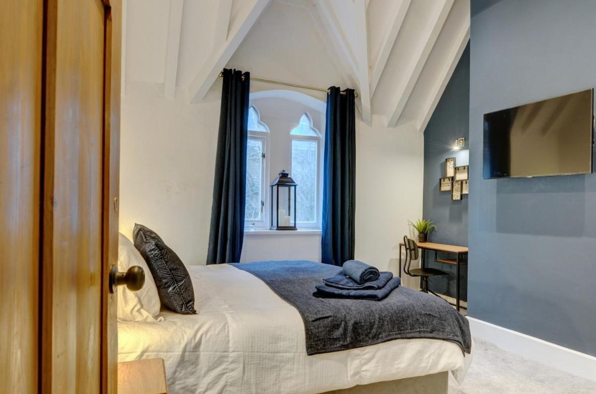 Homebird - The Vicarage * Leeds (West Yorkshire)