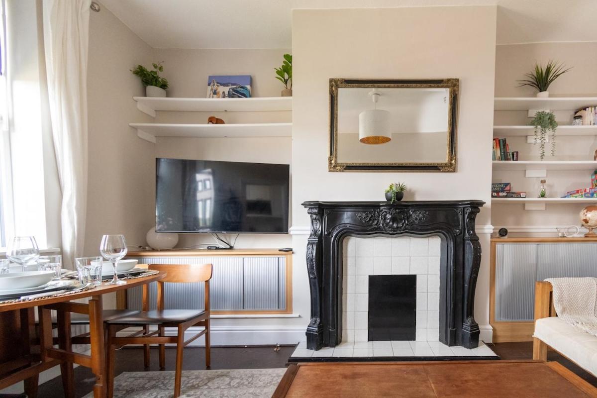 Holiday home Stylish In Leeds 10 Mins From Centre