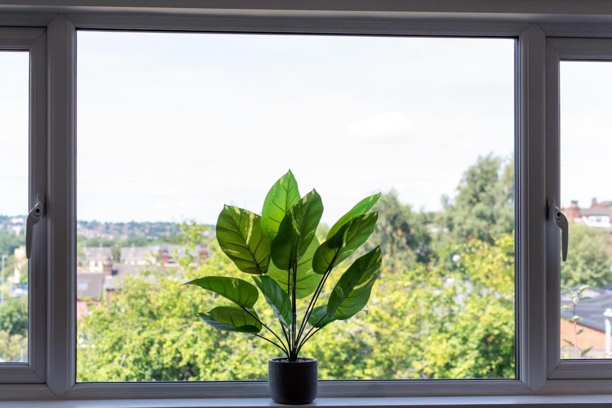 Stylish In Leeds 10 Mins From Centre Holiday home *