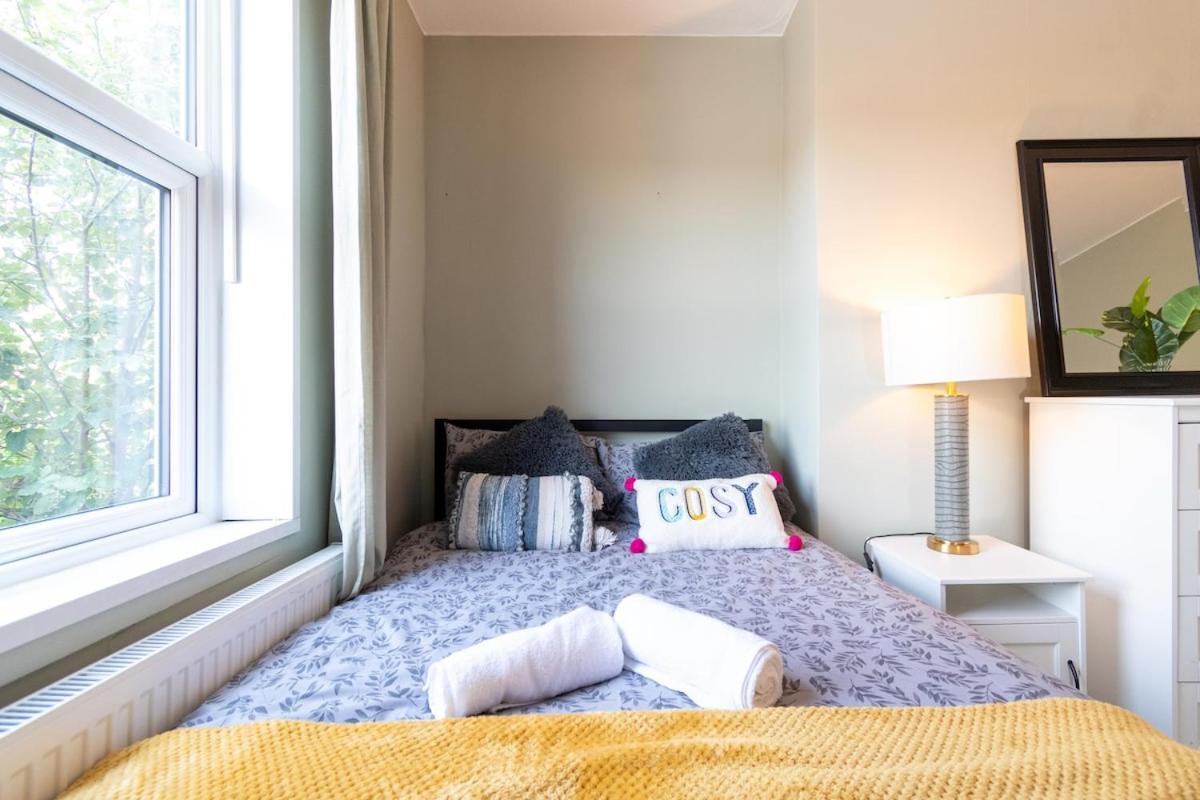 Stylish In Leeds 10 Mins From Centre Holiday home