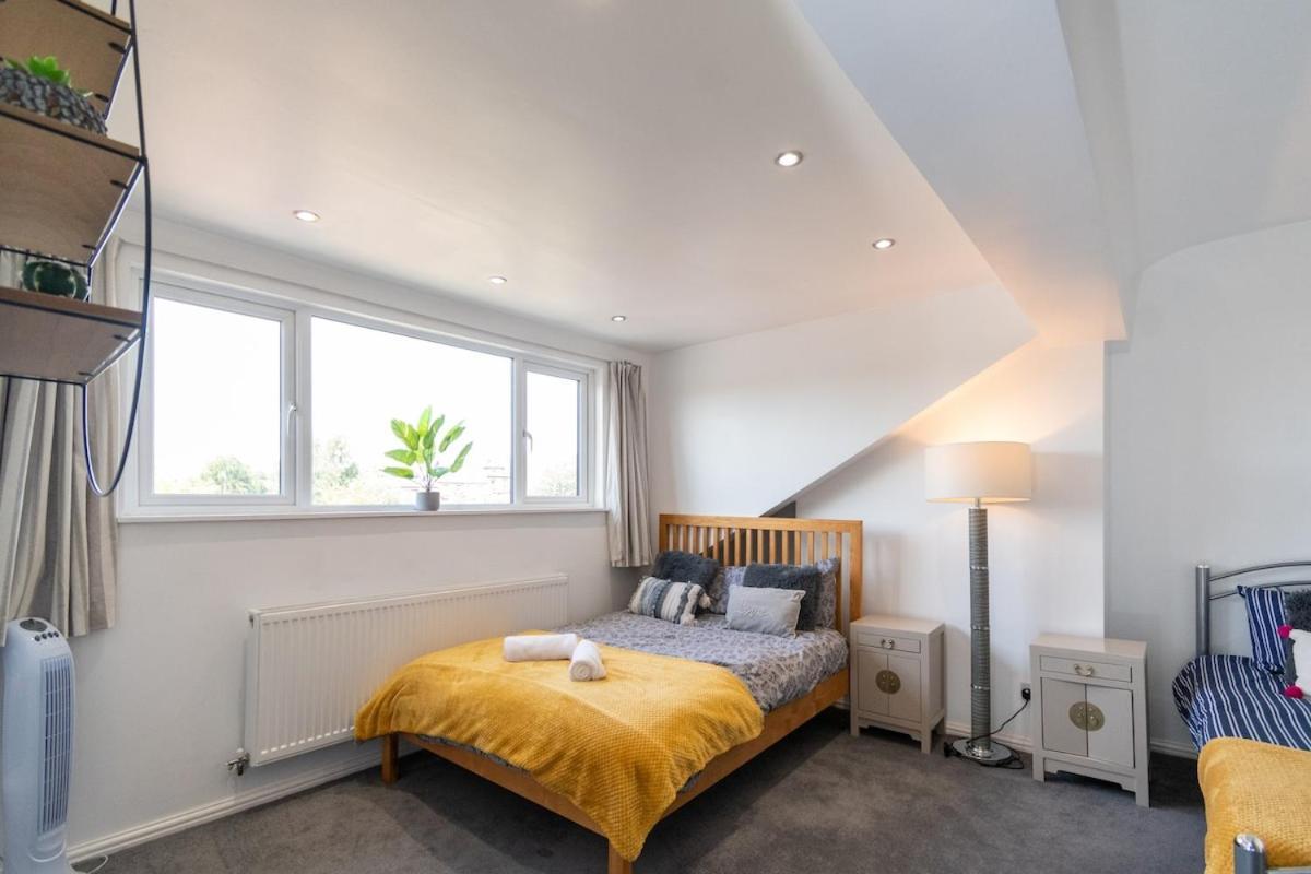 Holiday home Stylish In Leeds 10 Mins From Centre