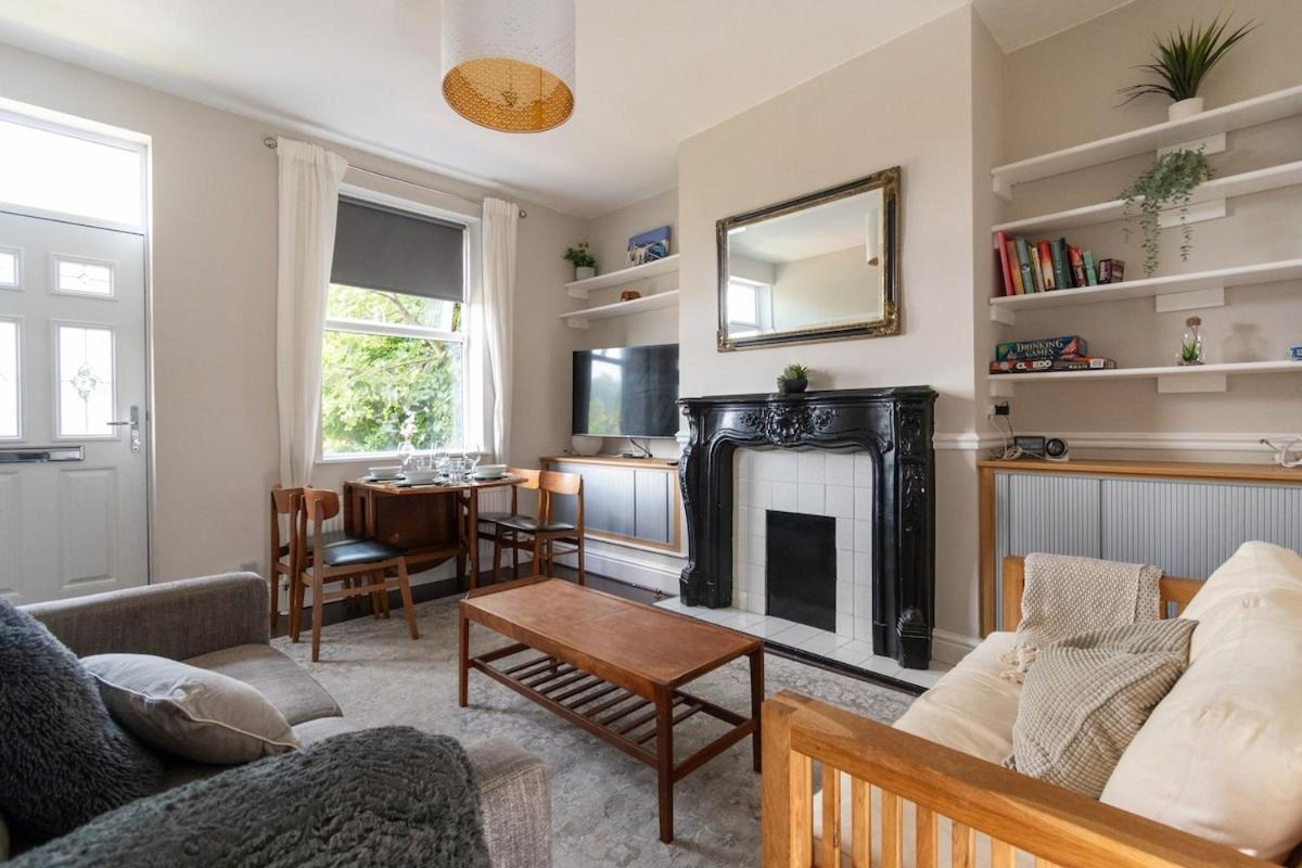 Holiday home Stylish In Leeds 10 Mins From Centre