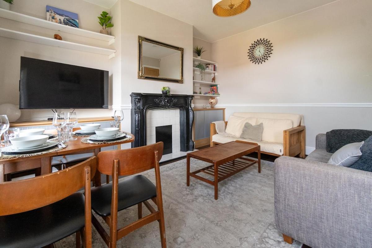 Holiday home Stylish In Leeds 10 Mins From Centre *