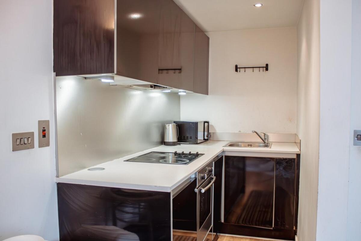 Modern 1-bedroom Flat In Centre Apartment *