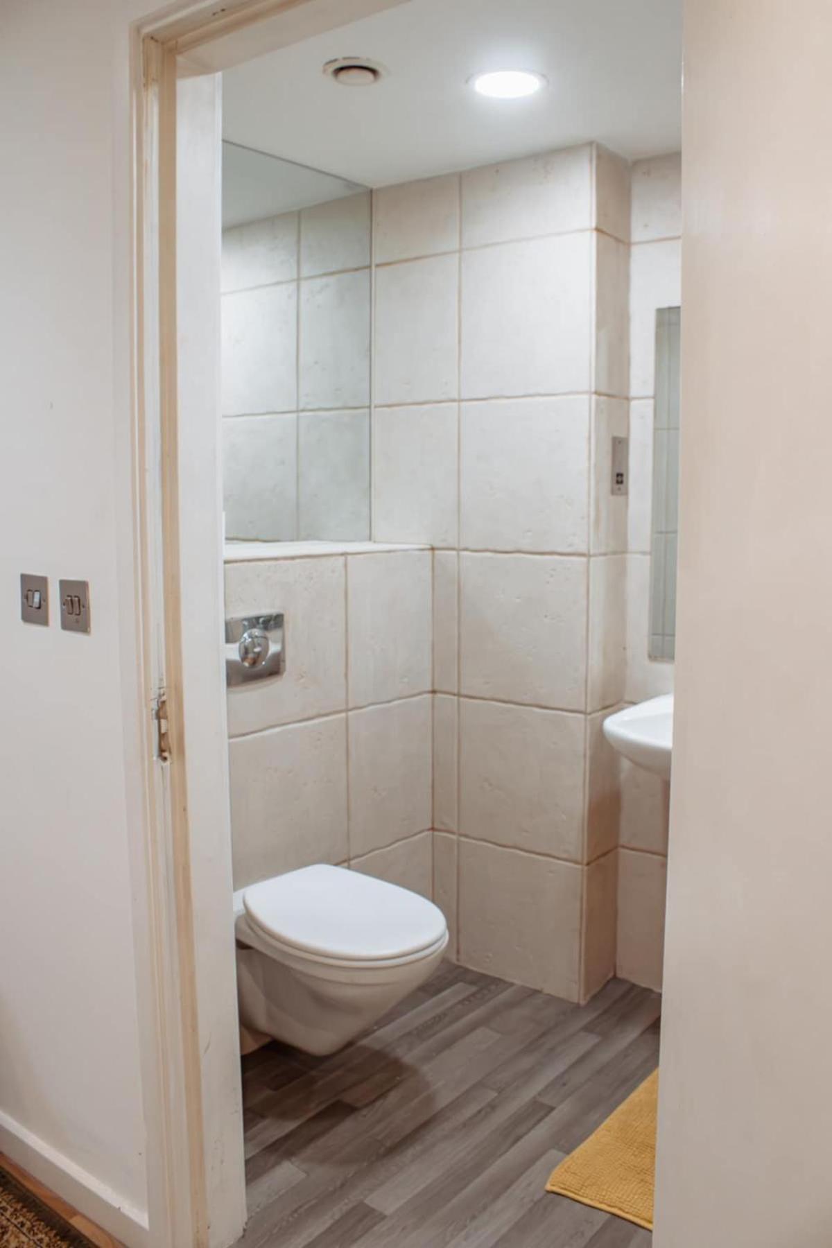 Modern 1-bedroom Flat In Centre *