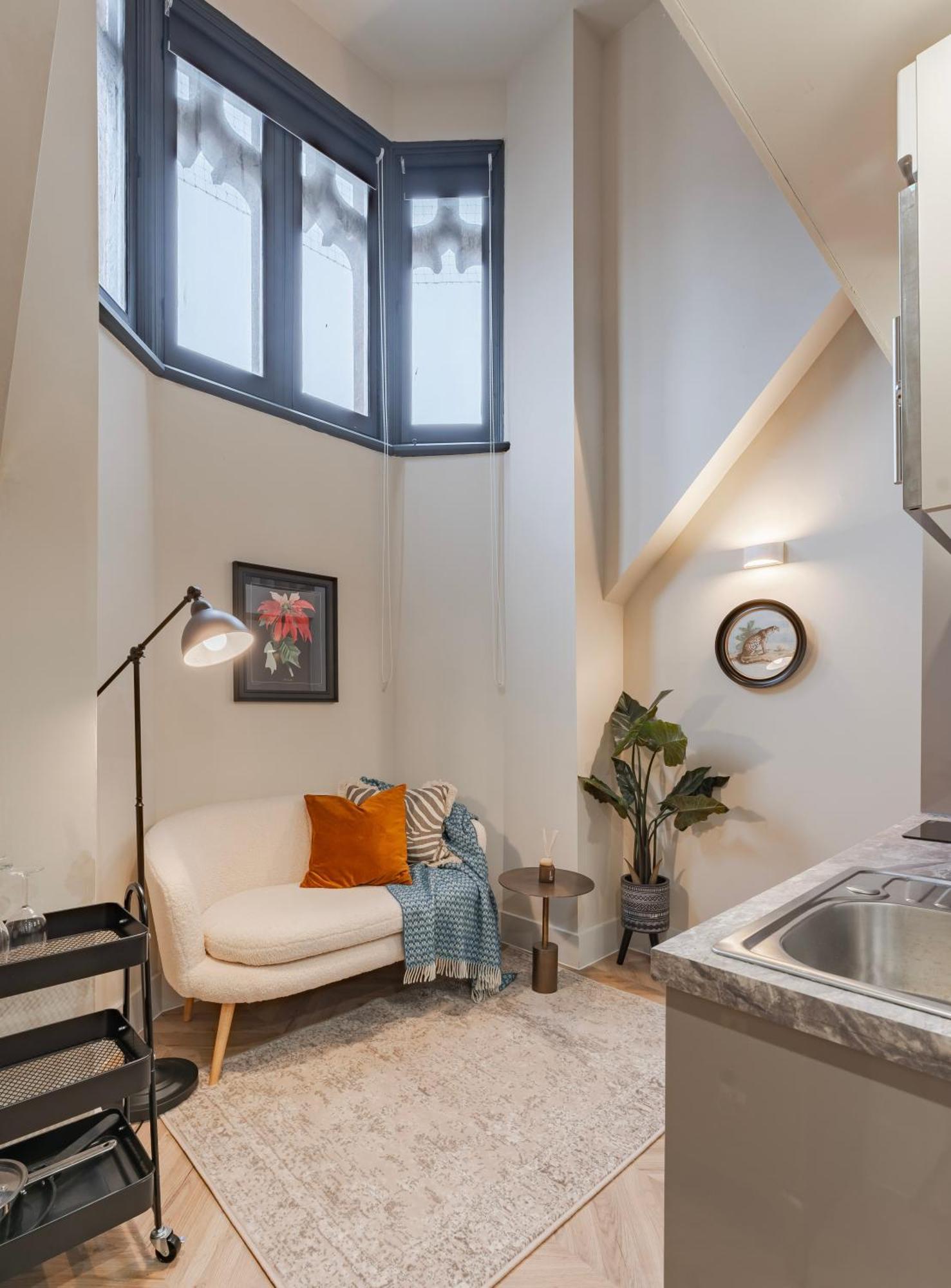 Luxury Tower, Penthouse & Split Level In Centre *