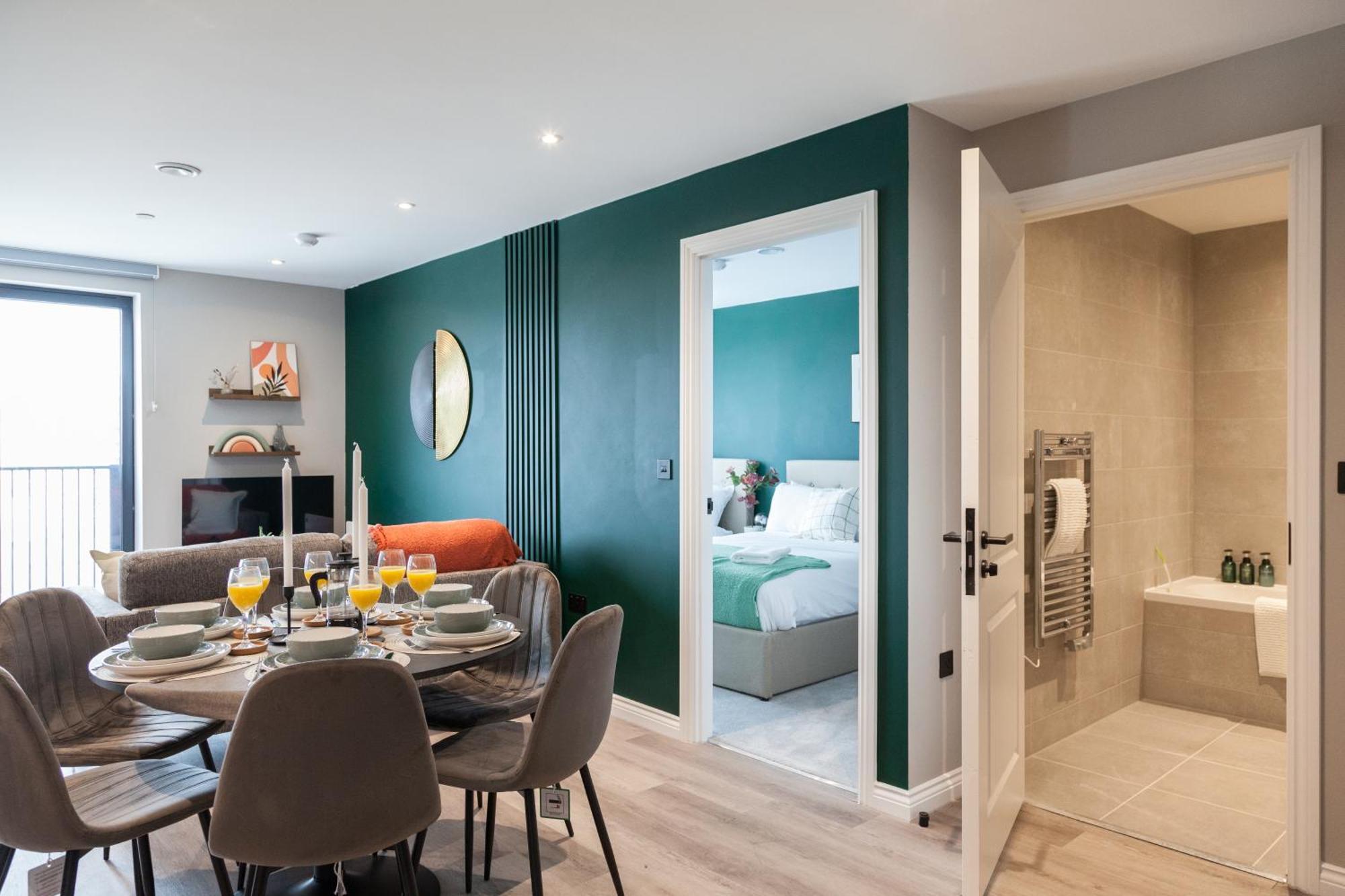 Springwell Gardens Near Station & Centre Leeds (West Yorkshire)