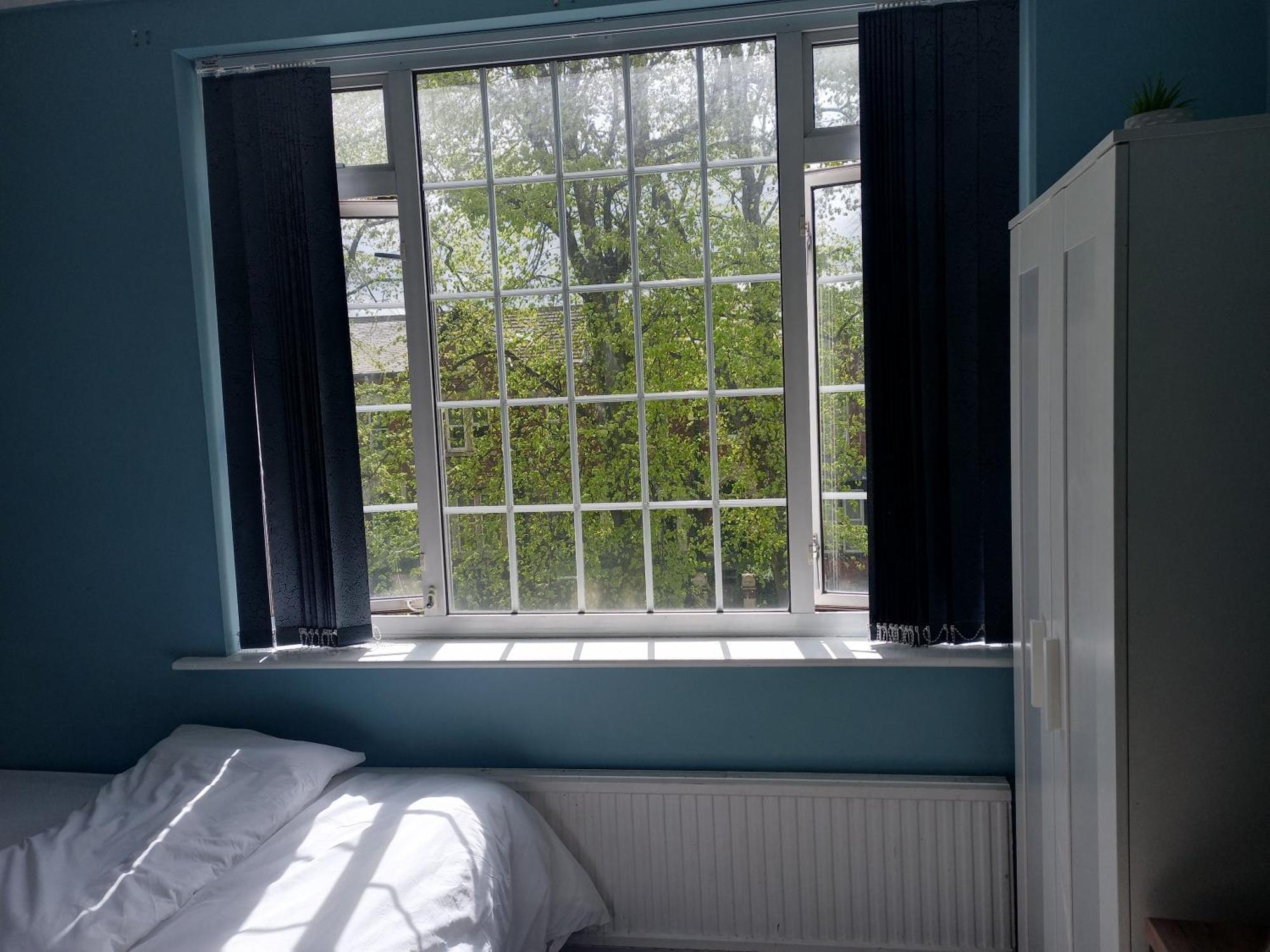 Aparthotel An Exquisite Deluxe In A - Free Parking - With Access To Resturant - Shisha Bar- Wine Bar Leeds (West Yorkshire)