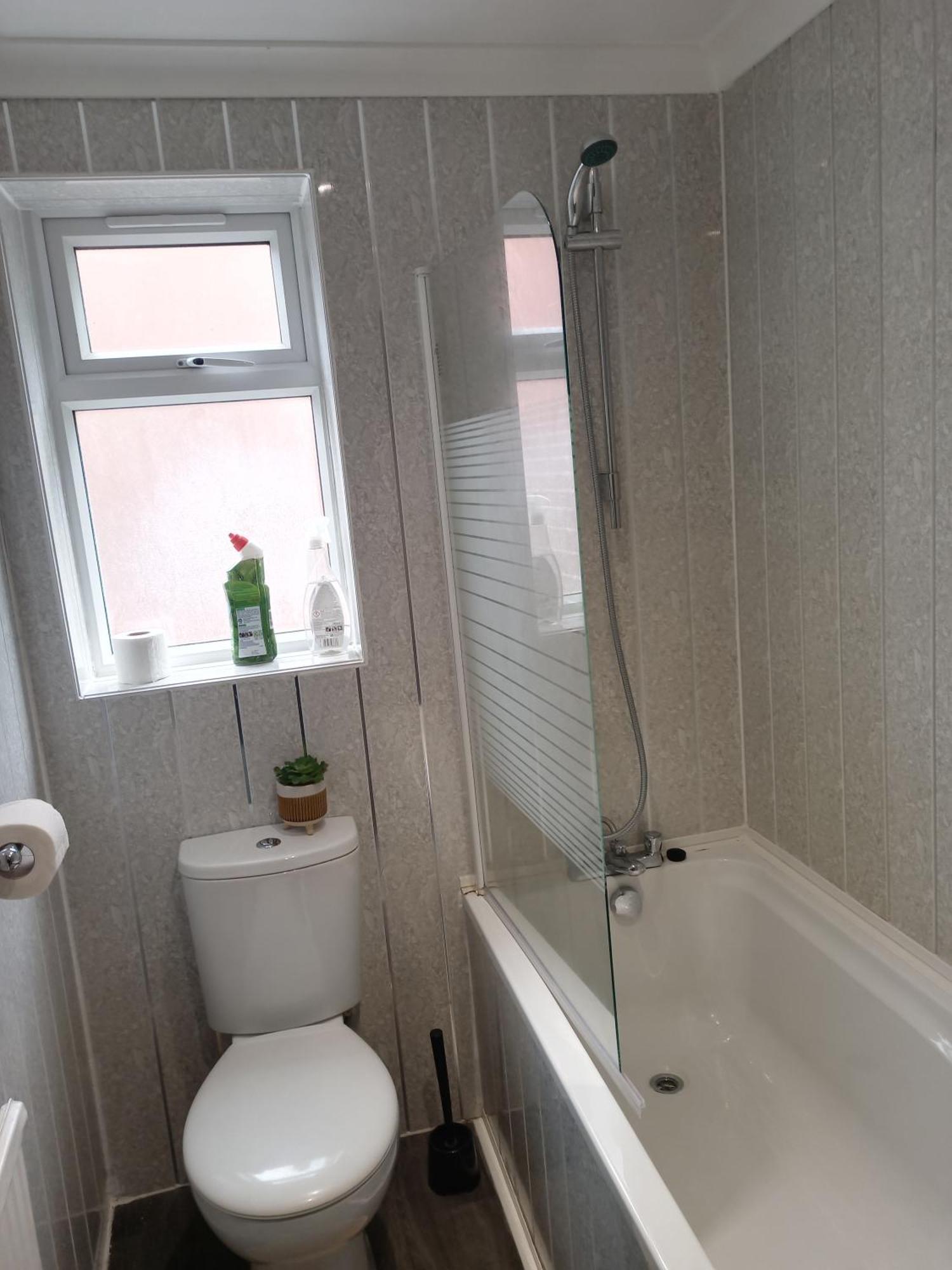 An Exquisite Deluxe In A - Free Parking - With Access To Resturant - Shisha Bar- Wine Bar Leeds (West Yorkshire)