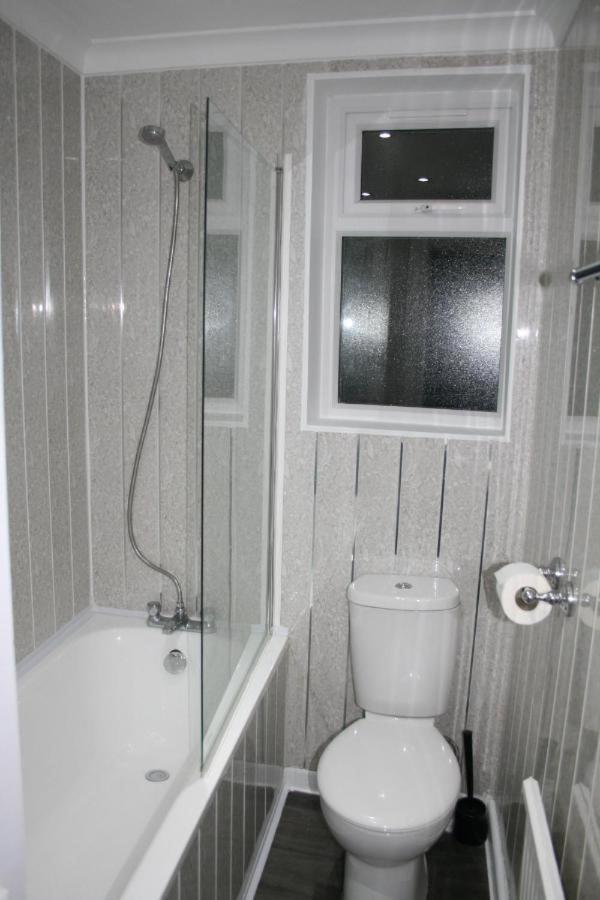 An Exquisite Deluxe In A - Free Parking - With Access To Resturant - Shisha Bar- Wine Bar * Leeds (West Yorkshire)