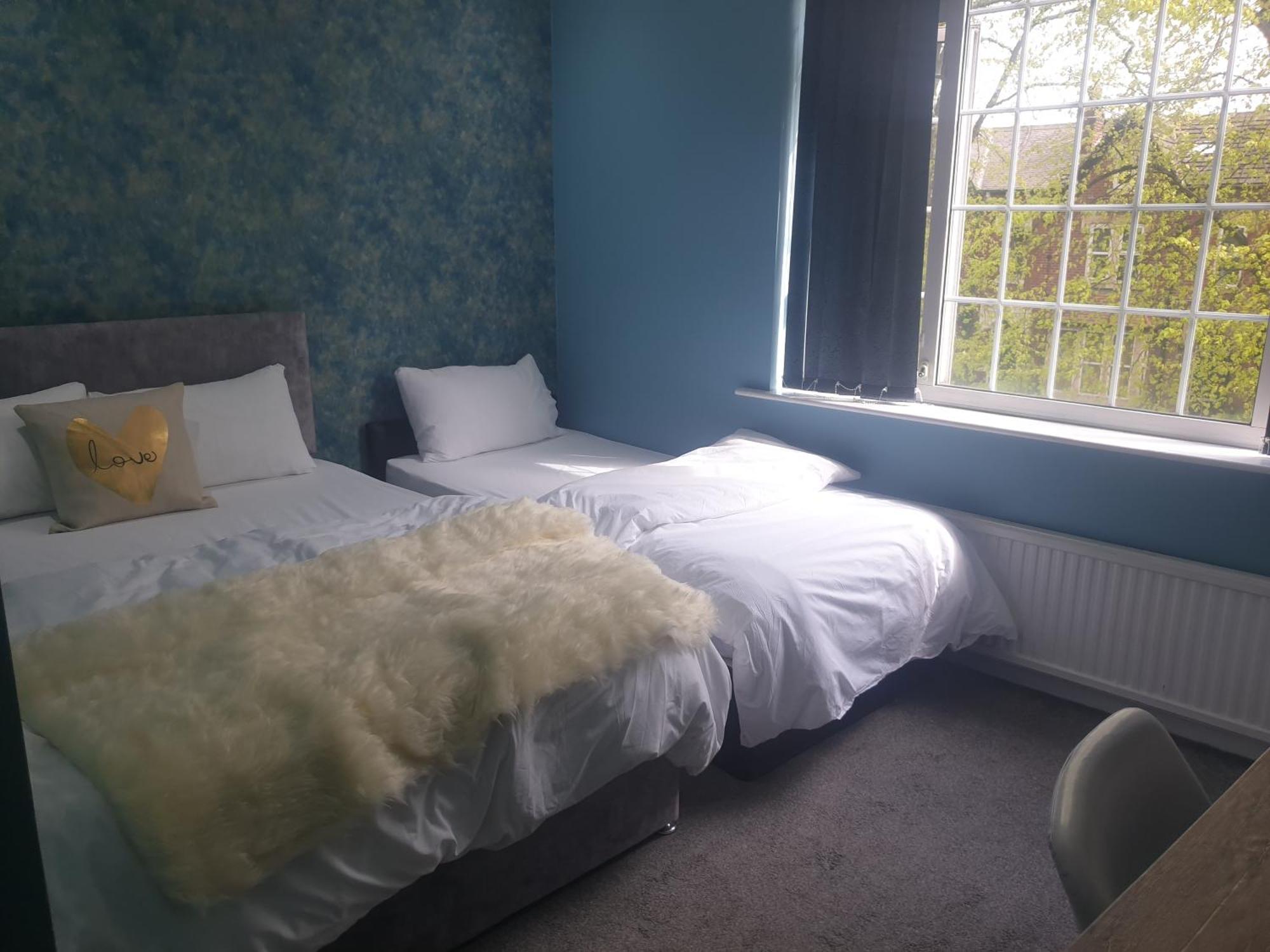 Aparthotel An Exquisite Deluxe In A - Free Parking - With Access To Resturant - Shisha Bar- Wine Bar Leeds (West Yorkshire)