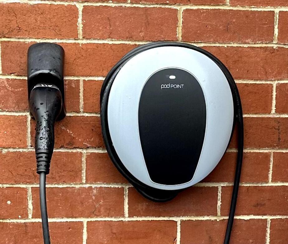 Apartment View: Elegant Roundhay With Ev Charging Leeds (West Yorkshire)