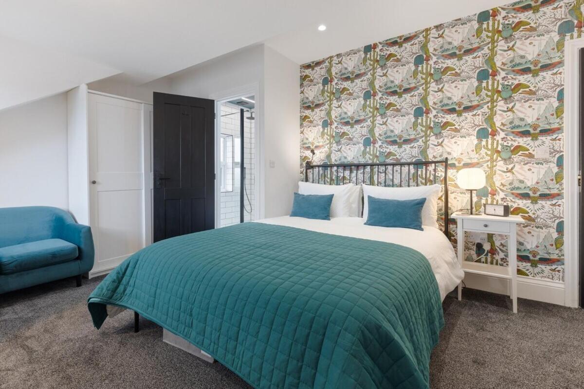 Apartment View: Elegant Roundhay With Ev Charging Leeds (West Yorkshire)