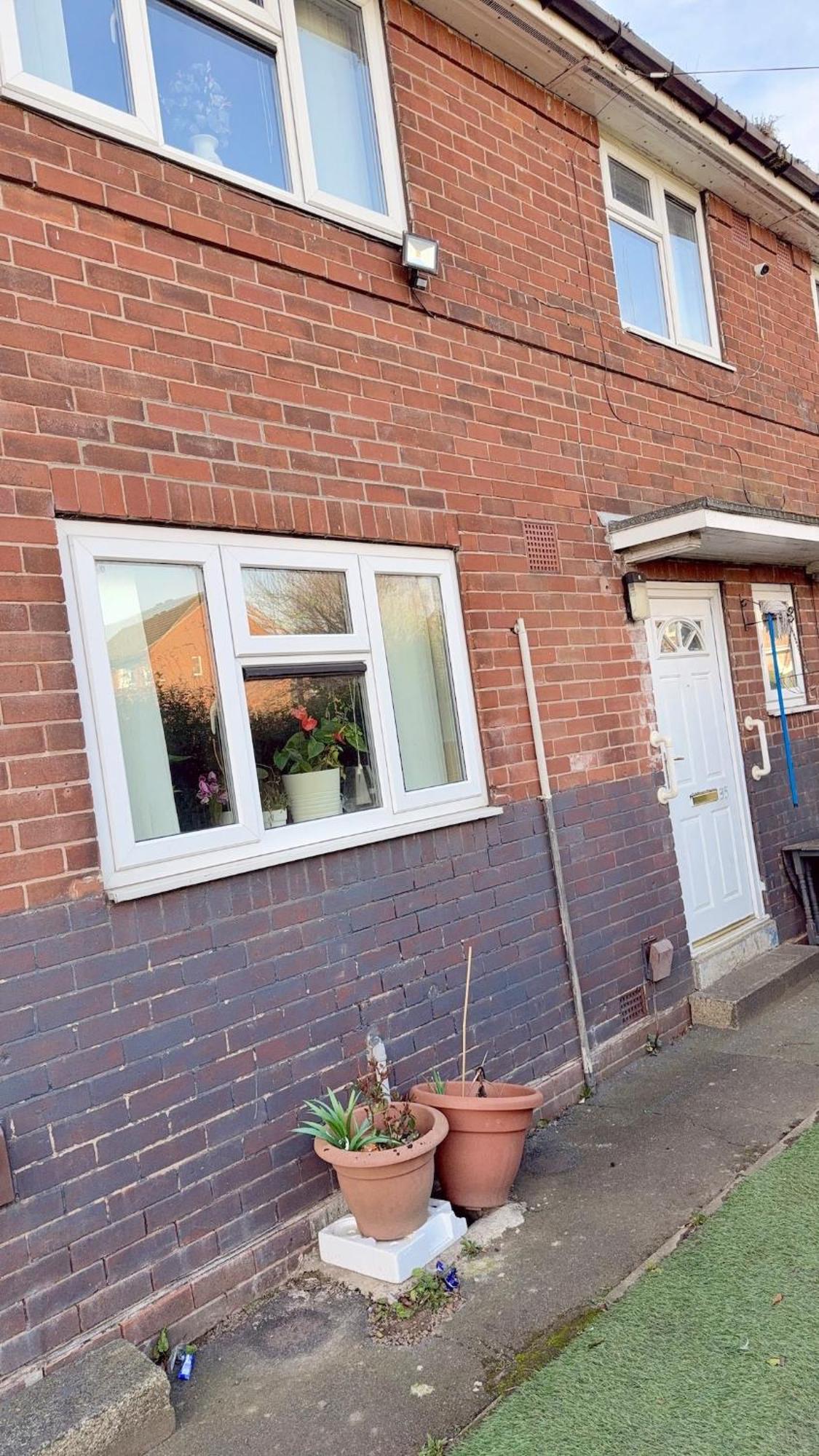 4 Spacious Bedroom House Seacroft With A Drive *