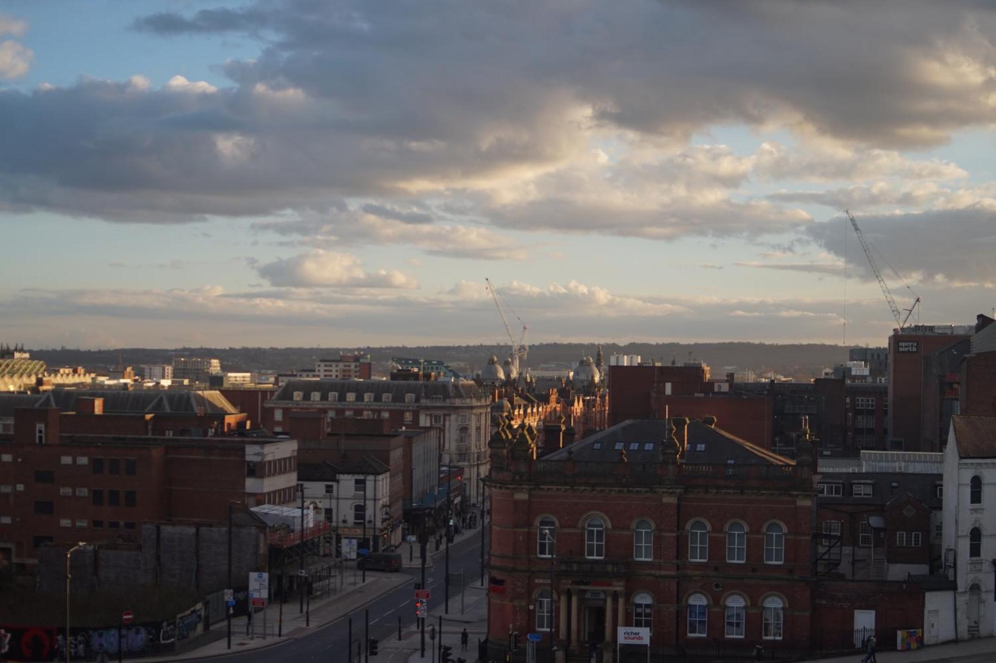 The Jade Emperors - Sleeps 5 - Centre - Flexible Check In - First Direct Arena 7min Walk Apartment
