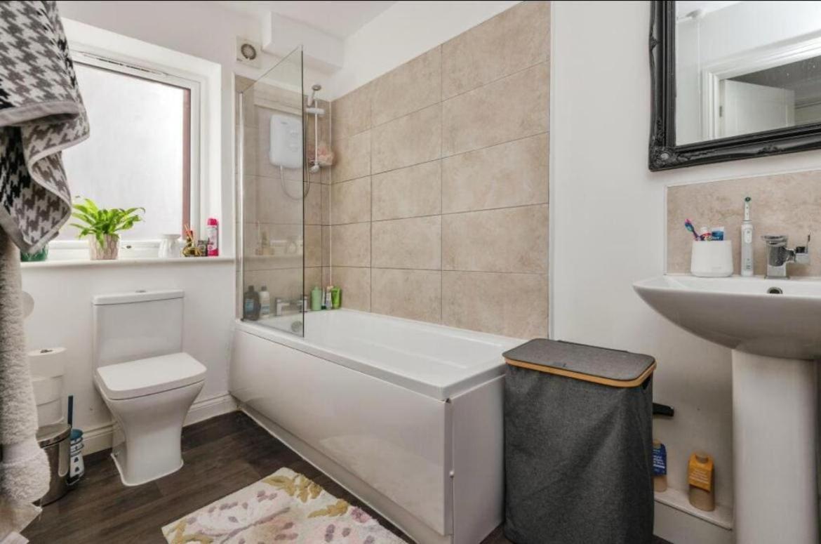 Modern 2bed - Free Parking - Great Location! *