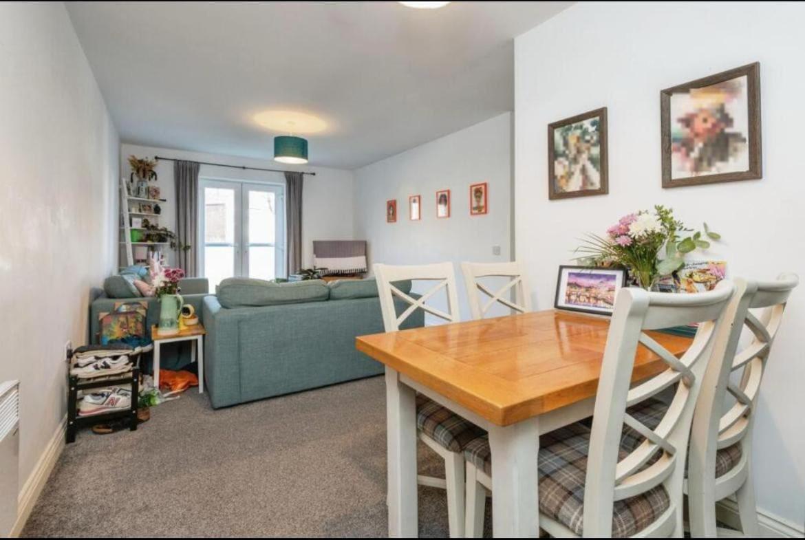 Modern 2bed - Free Parking - Great Location! Apartment