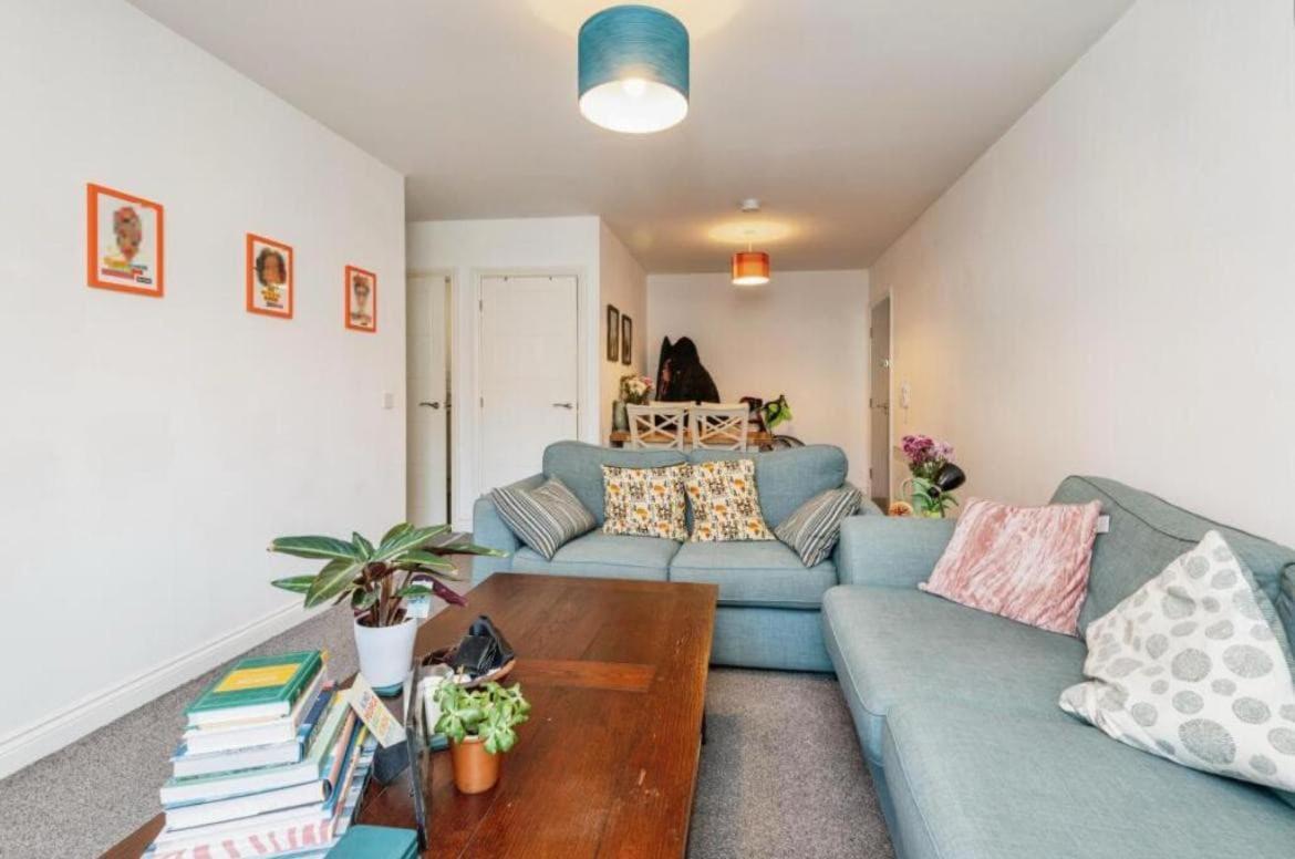 Modern 2bed - Free Parking - Great Location! Apartment *