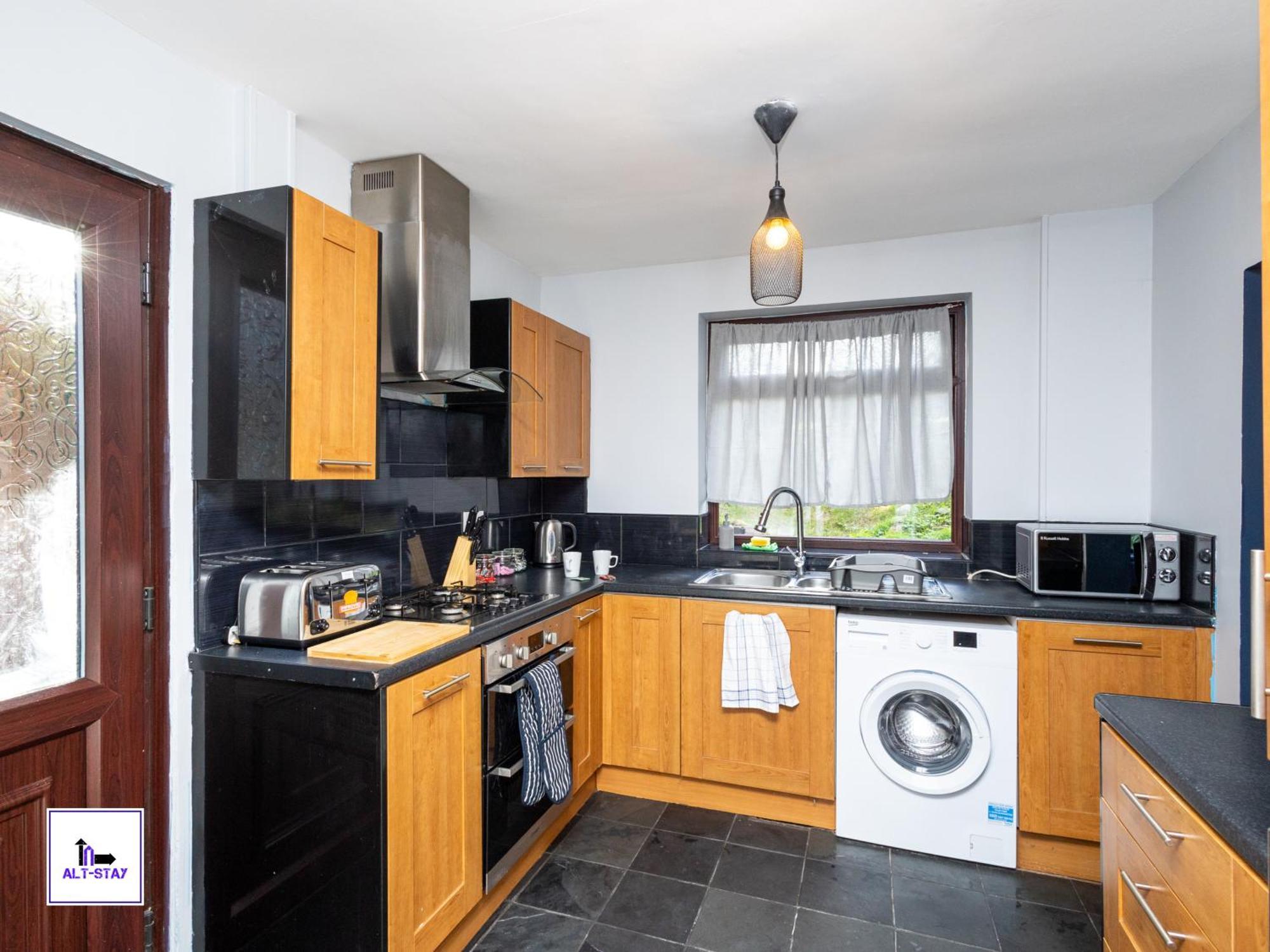 Holiday home Alt-Stay Leeds South - 3 Bed - 10 Percent Off Monthly - Contractors, Insurance, Relocation - Long Stays Welcome *