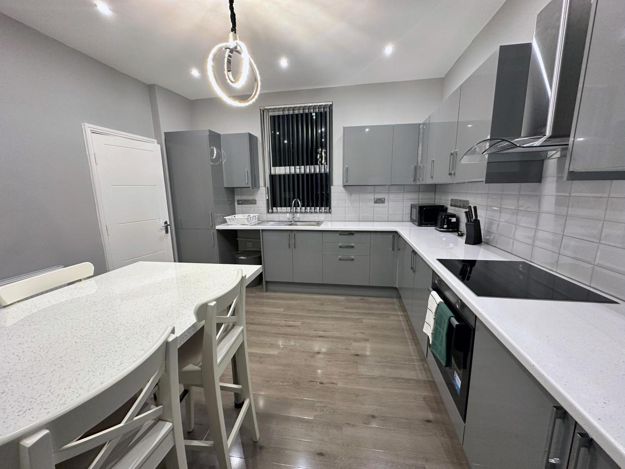 Modernised 4 Bedroom House Close To Centre, Kep Apartment Leeds (West Yorkshire)