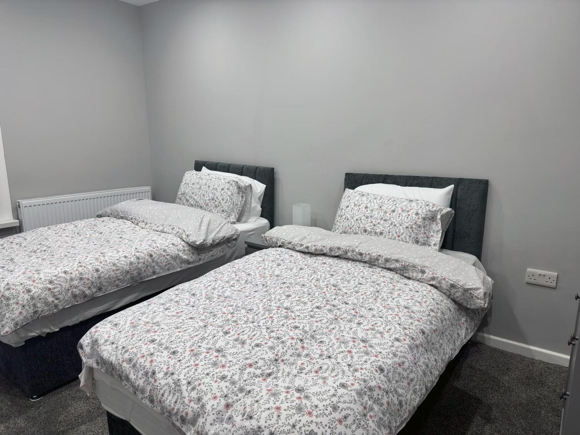 Modernised 4 Bedroom House Close To Centre, Kep * Leeds (West Yorkshire)
