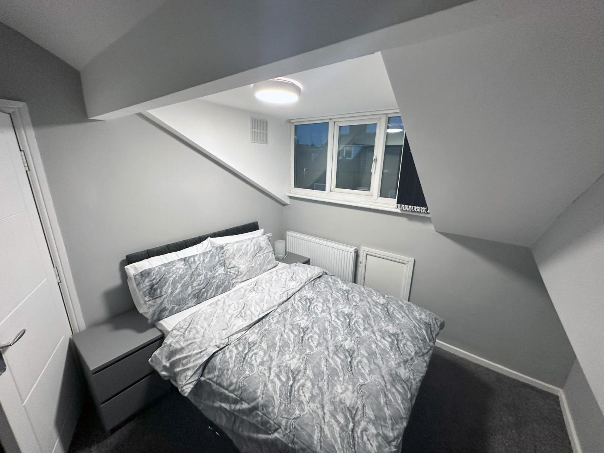 Modernised 4 Bedroom House Close To Centre, Kep Apartment Leeds (West Yorkshire)