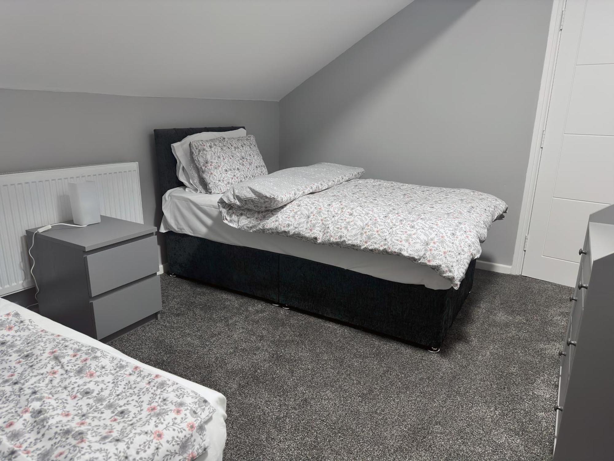 Modernised 4 Bedroom House Close To Centre, Kep Leeds (West Yorkshire)