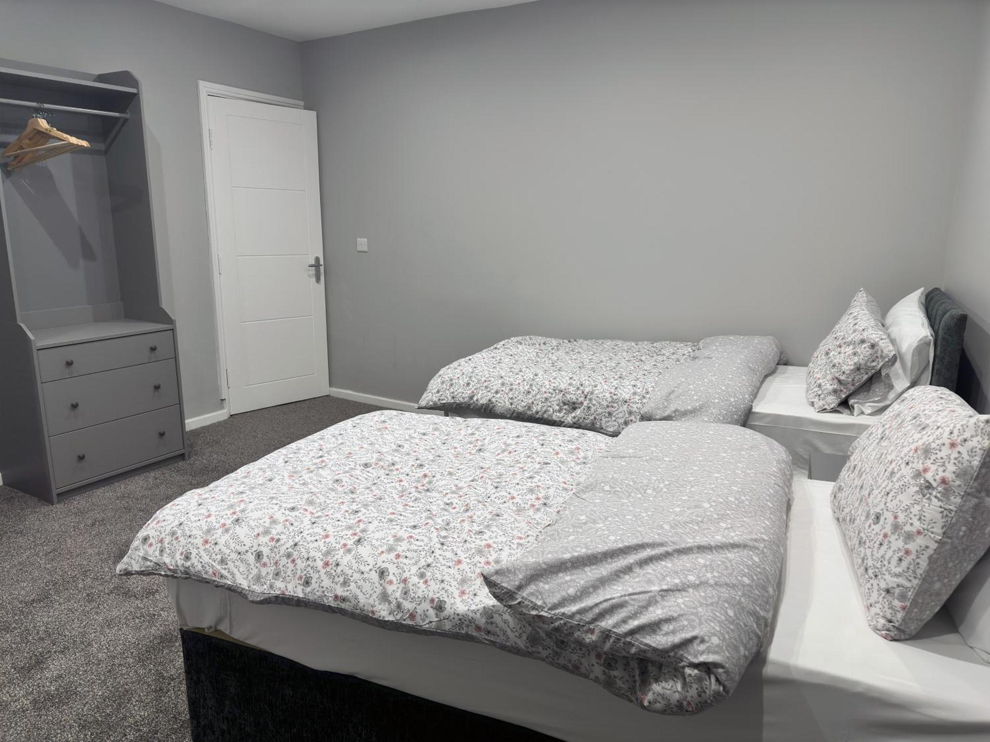 Apartment Modernised 4 Bedroom House Close To Centre, Kep Leeds (West Yorkshire)