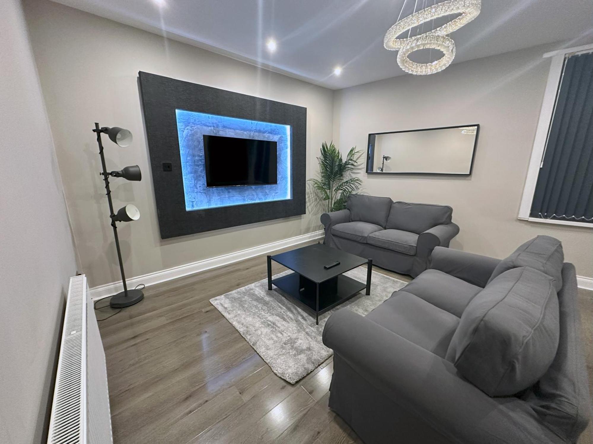 Modernised 4 Bedroom House Close To Centre, Kep Leeds (West Yorkshire)