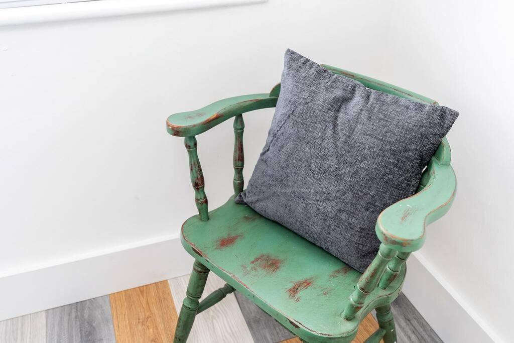 Chic 3 Bedroom With Balcony & Free Parking Apartment Leeds (West Yorkshire)