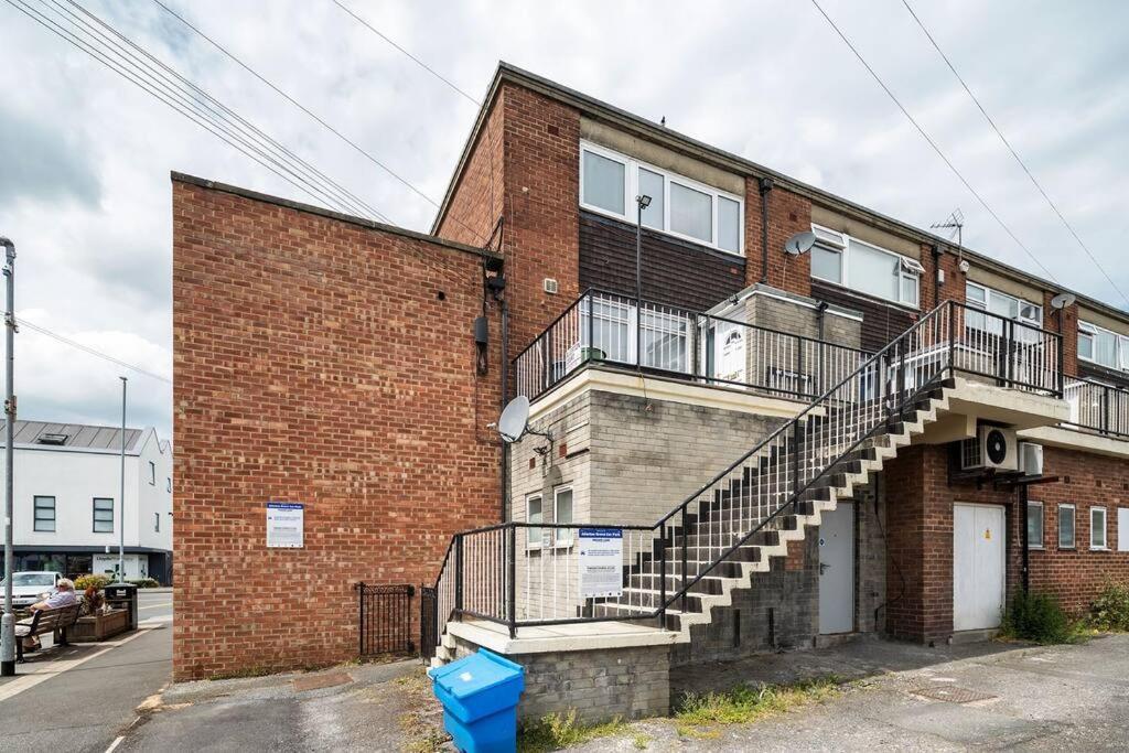Apartment Chic 3 Bedroom With Balcony & Free Parking *
