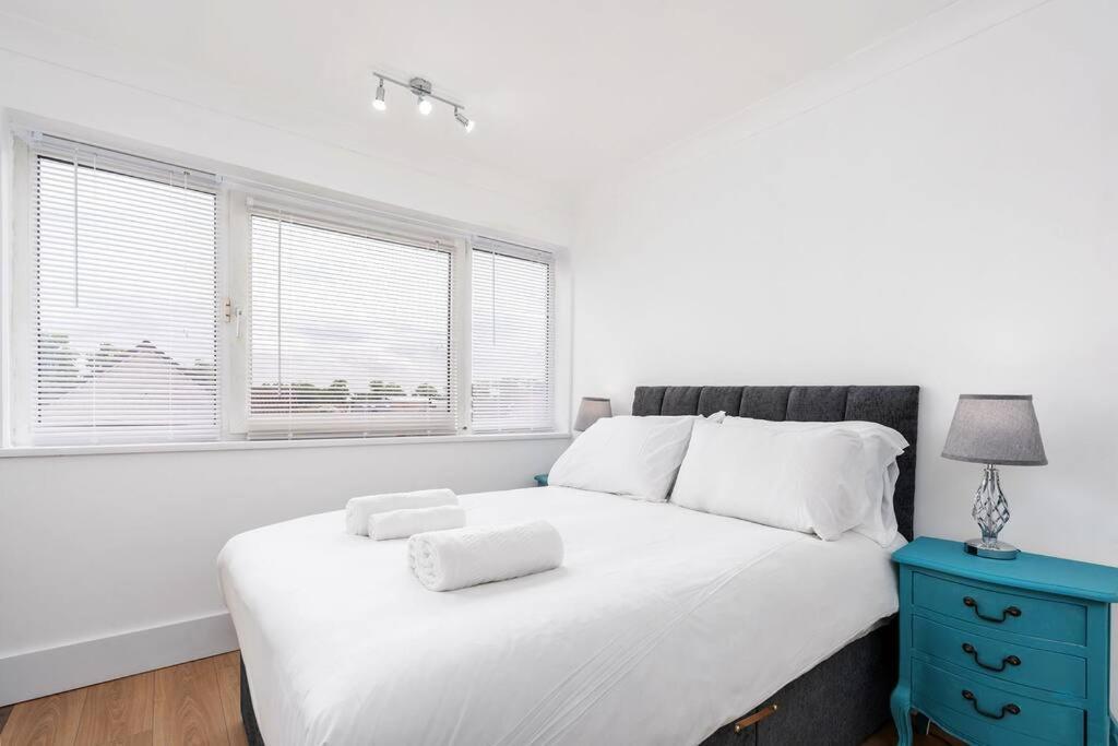 Apartment Chic 3 Bedroom With Balcony & Free Parking