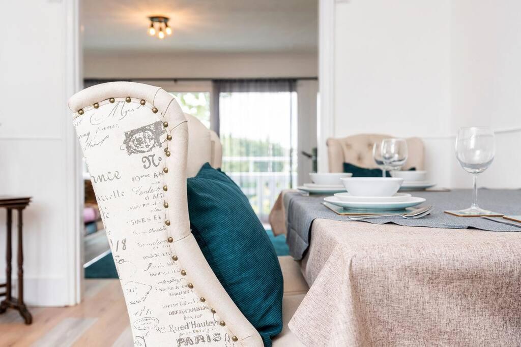 Apartment Chic 3 Bedroom With Balcony & Free Parking