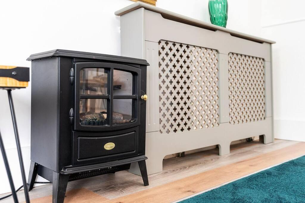 Apartment Chic 3 Bedroom With Balcony & Free Parking *